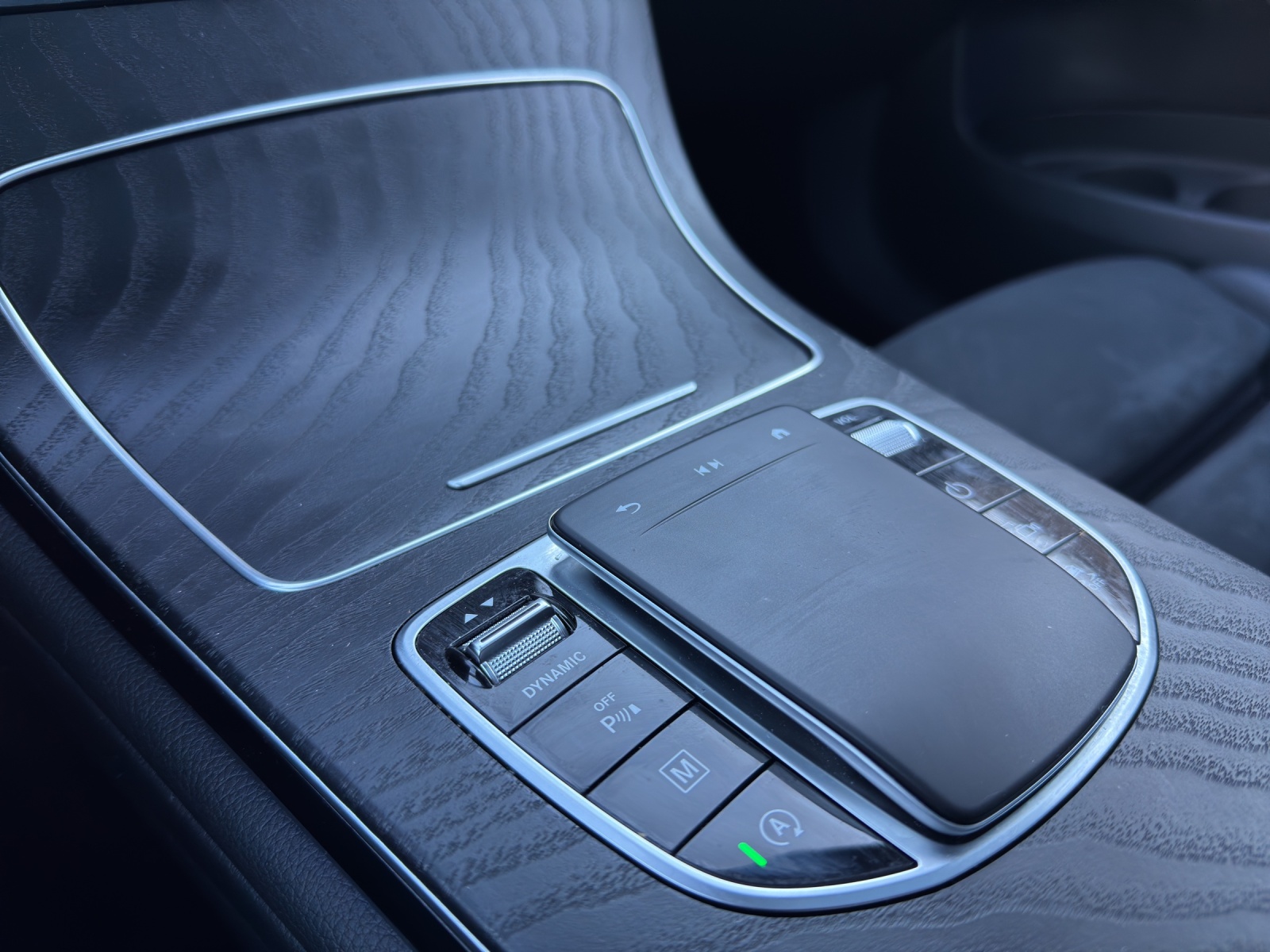 MERCEDES-BENZ GLC 220 d AMG Line 4Matic-image-23