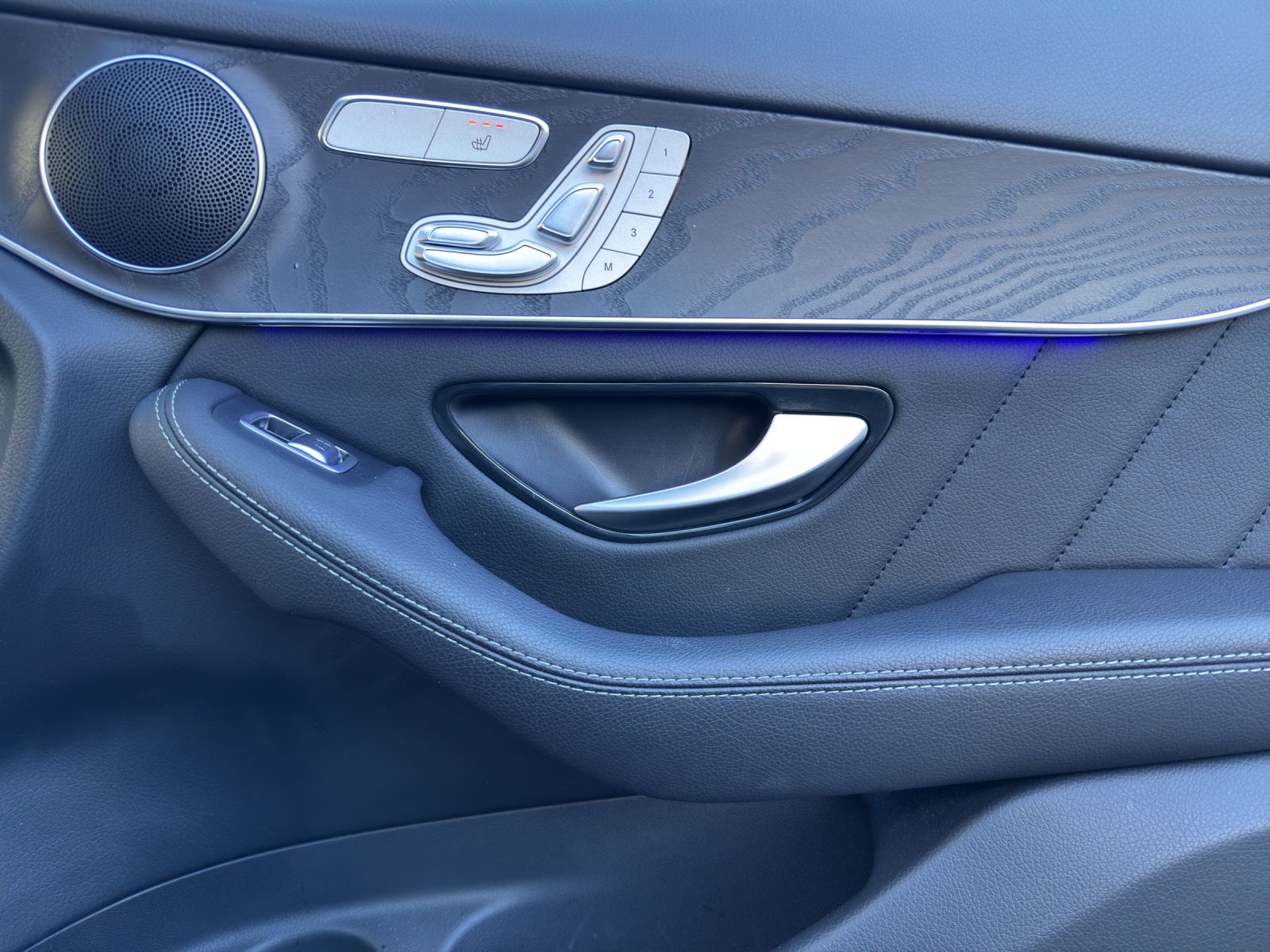 MERCEDES-BENZ GLC 220 d AMG Line 4Matic-image-16