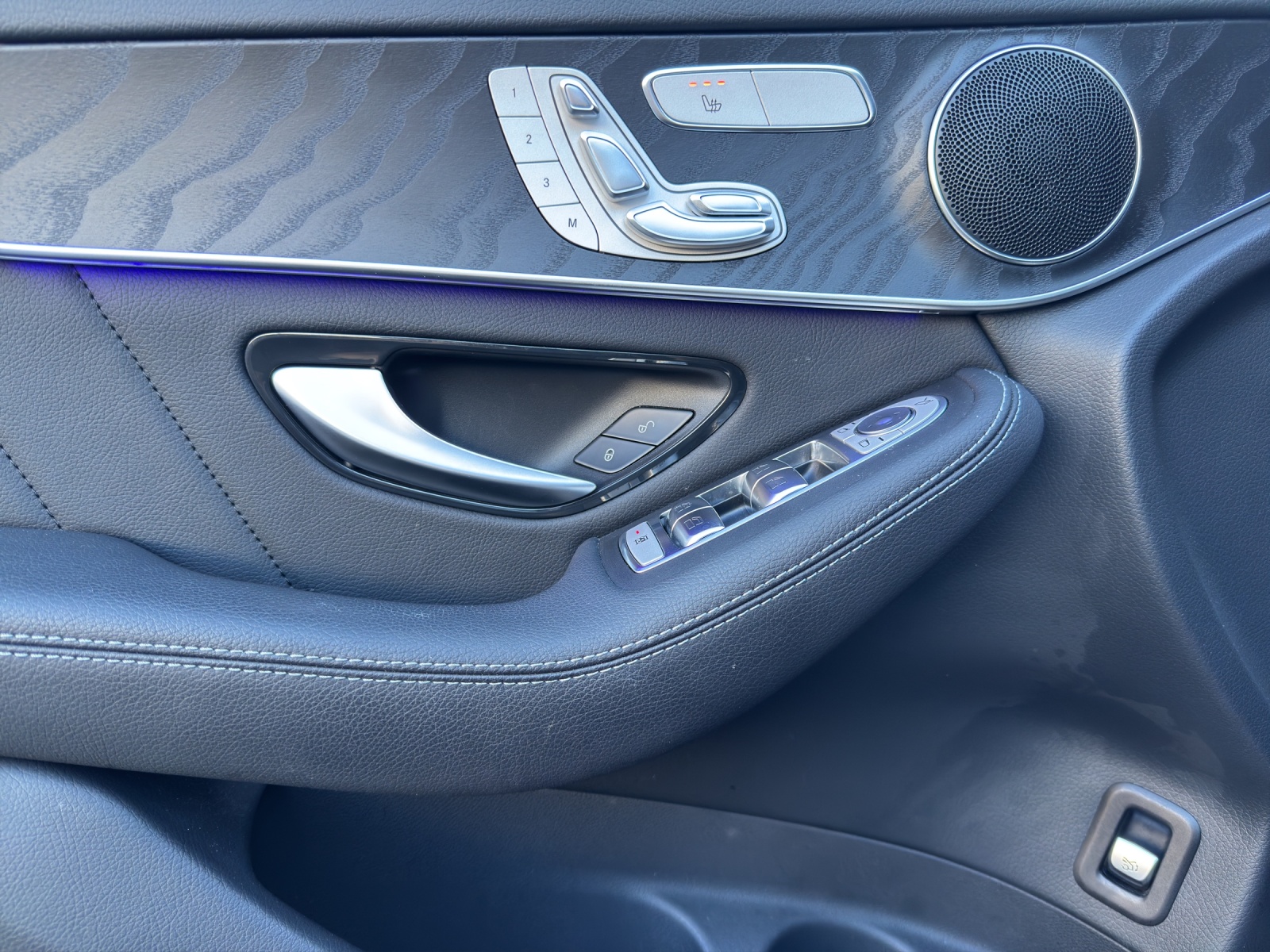 MERCEDES-BENZ GLC 220 d AMG Line 4Matic-image-11