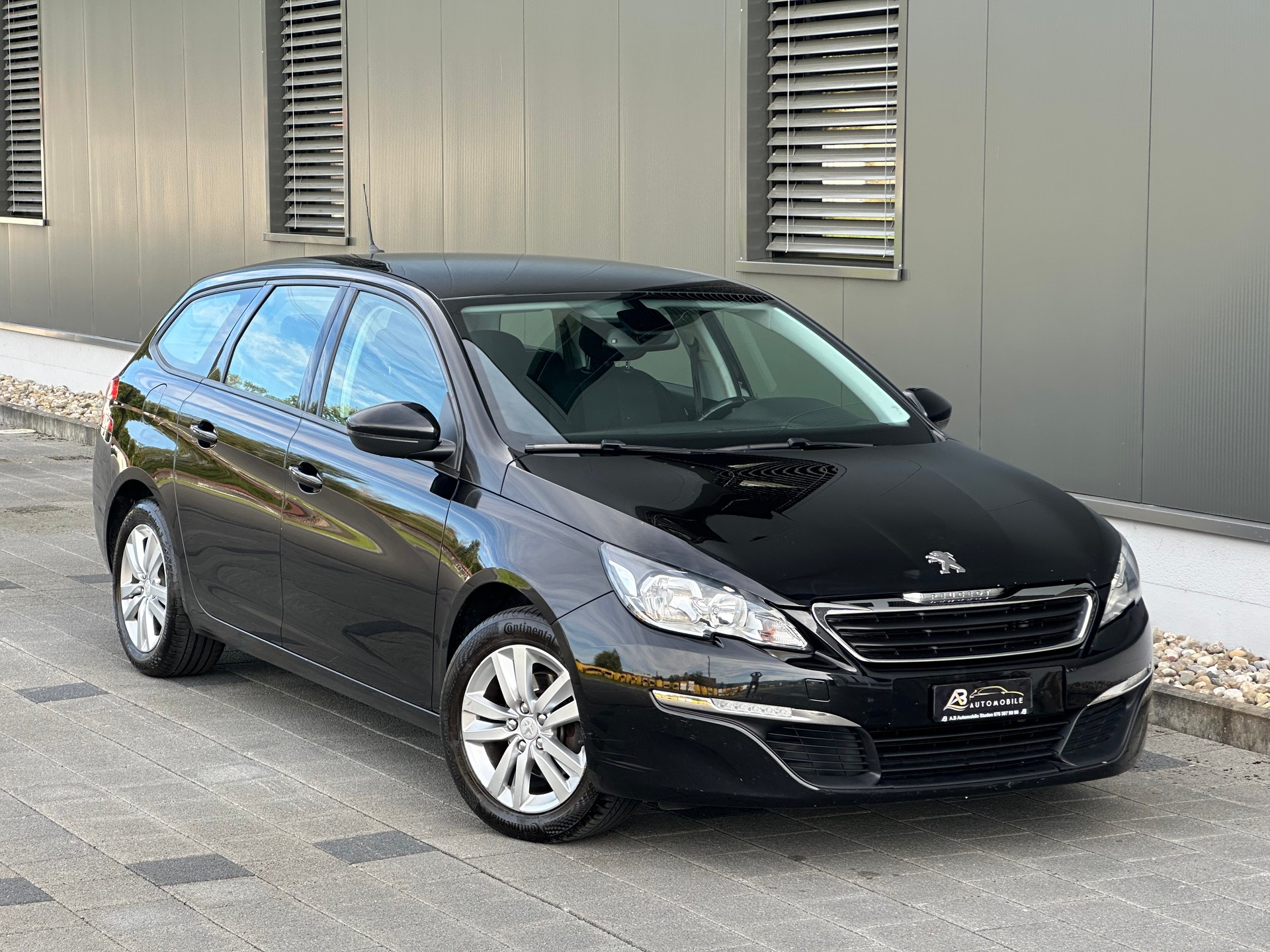 PEUGEOT 308 SW 1.2 THP Style-image-1