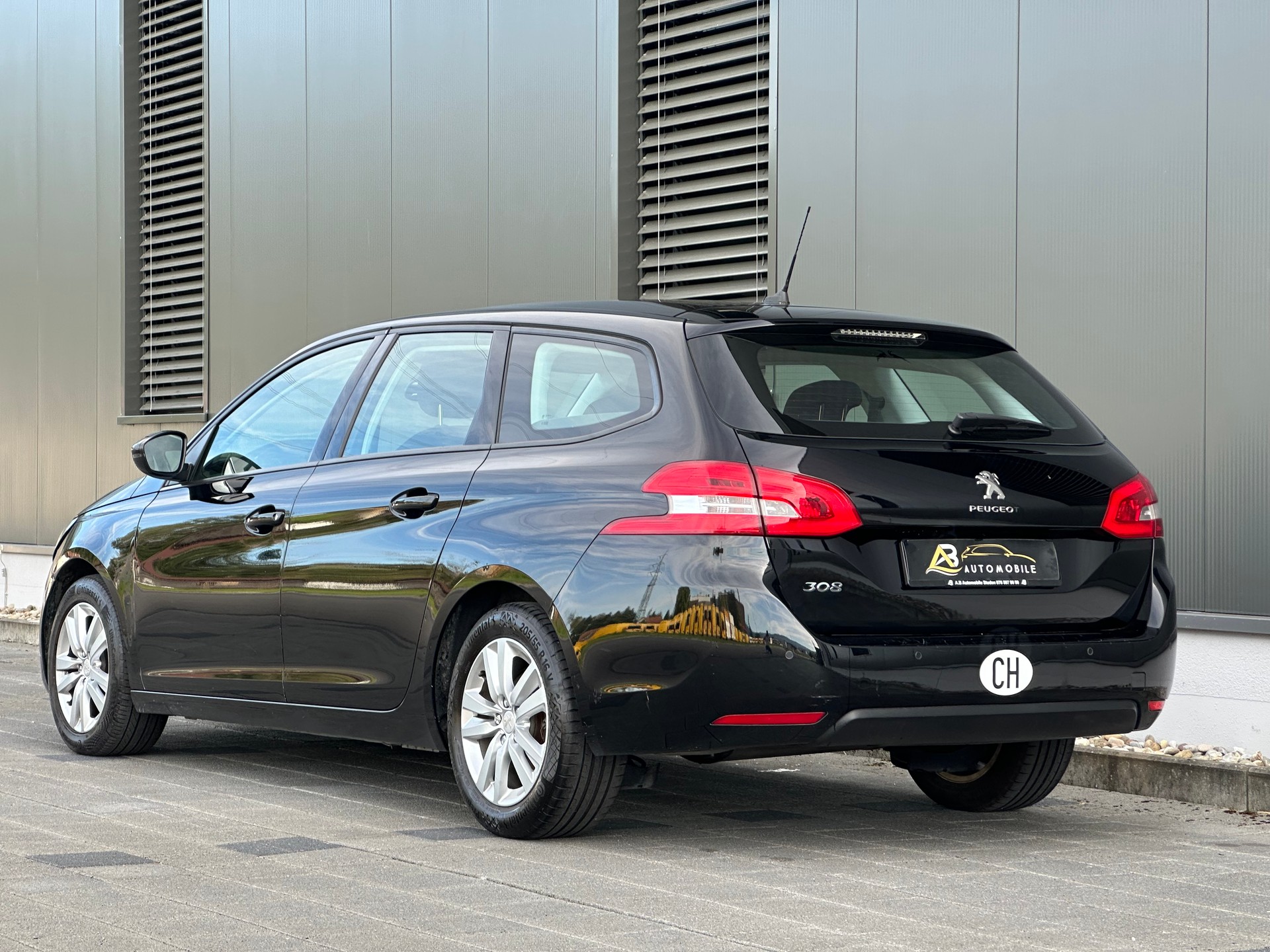 PEUGEOT 308 SW 1.2 THP Style-image-10