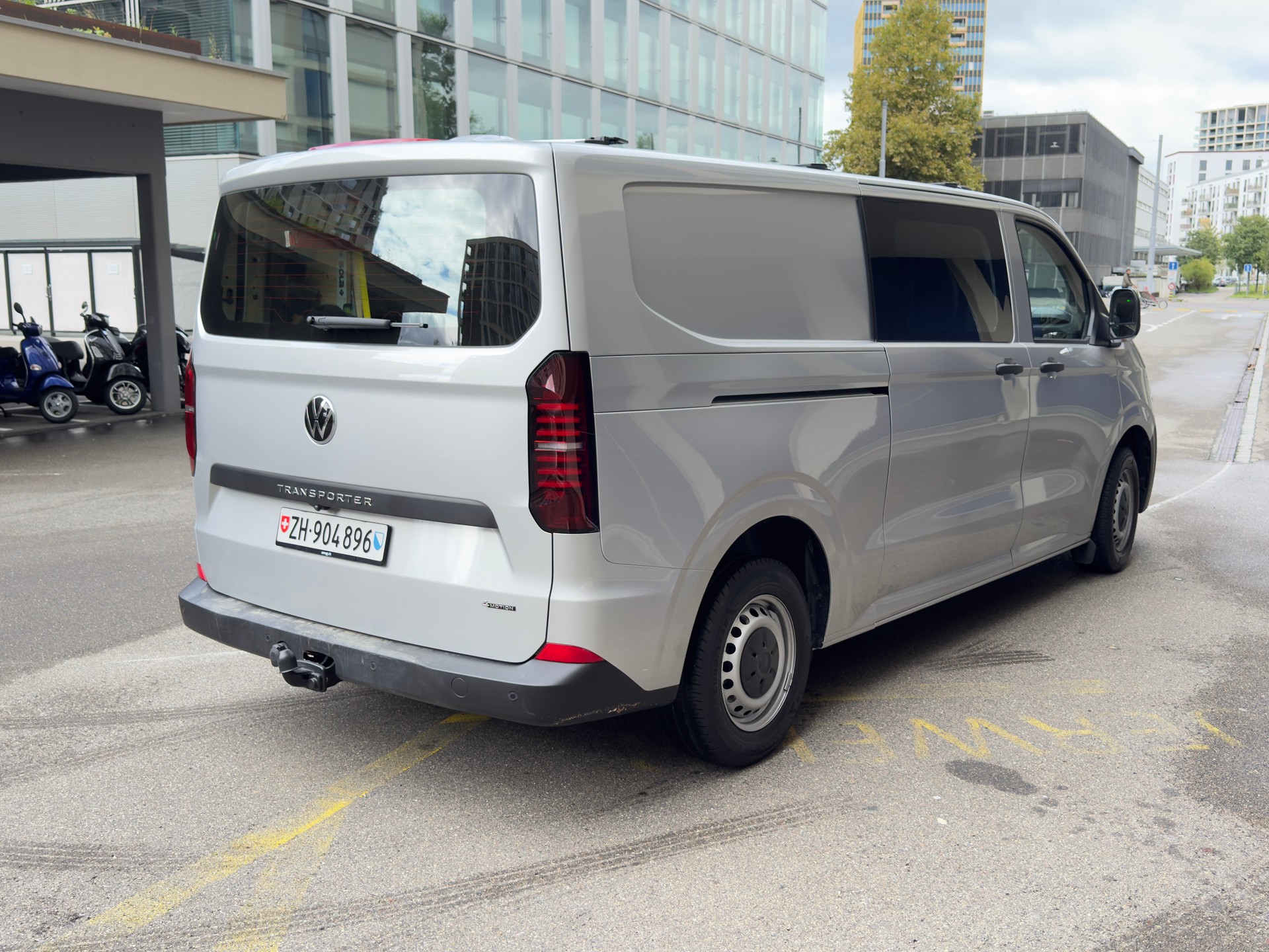VW Transporter 2.0 TDI Edition 4Motion Lang Automat-image-2