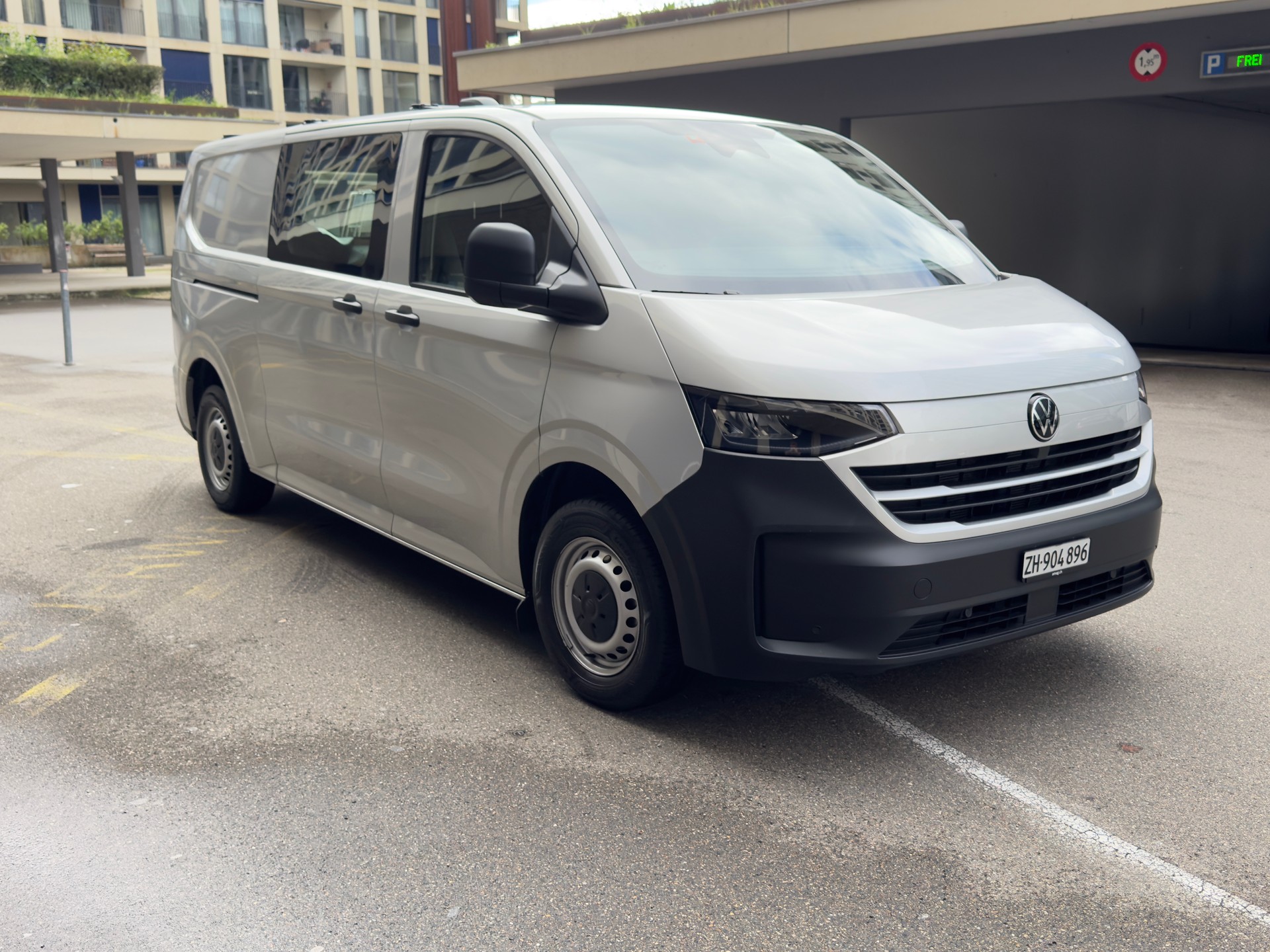 VW Transporter 2.0 TDI Edition 4Motion Lang Automat-image-3