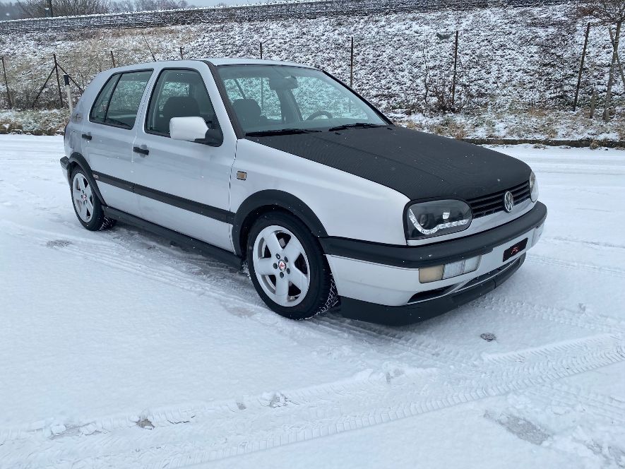VW Golf 2000 GTI-showroom-element-1