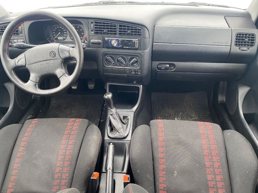 VW Golf 2000 GTI-image-4