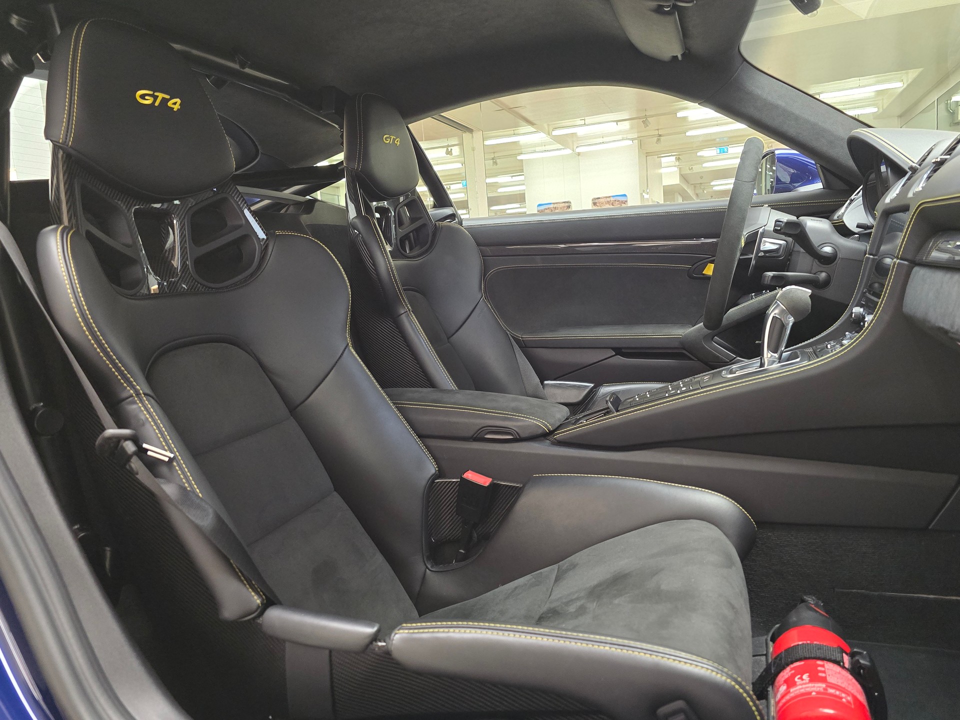 PORSCHE 718 Cayman GT4-image-12