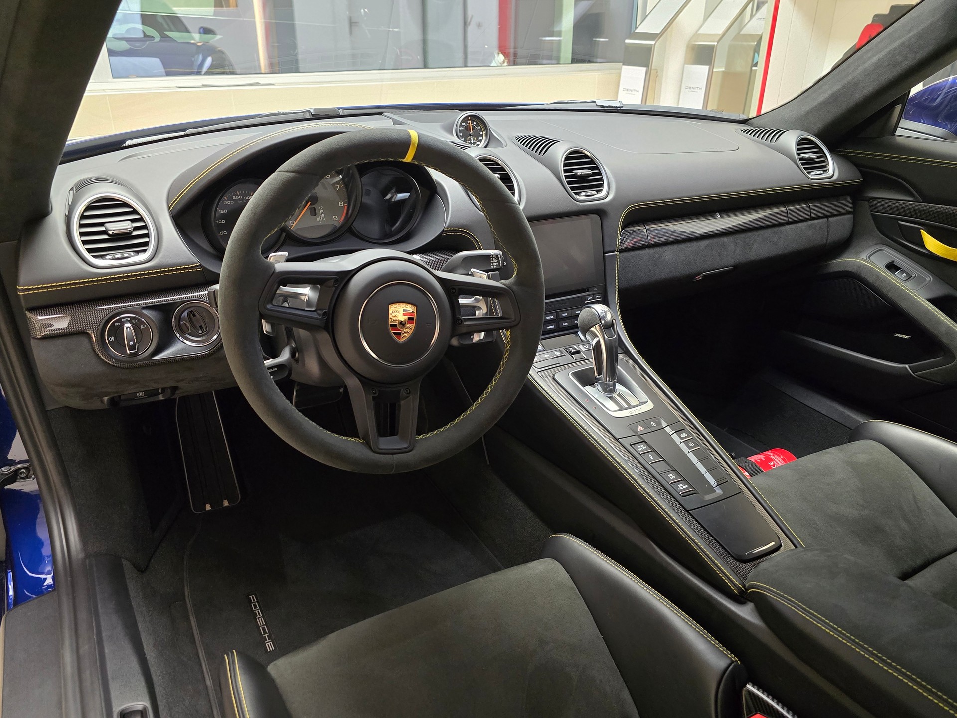 PORSCHE 718 Cayman GT4-image-10