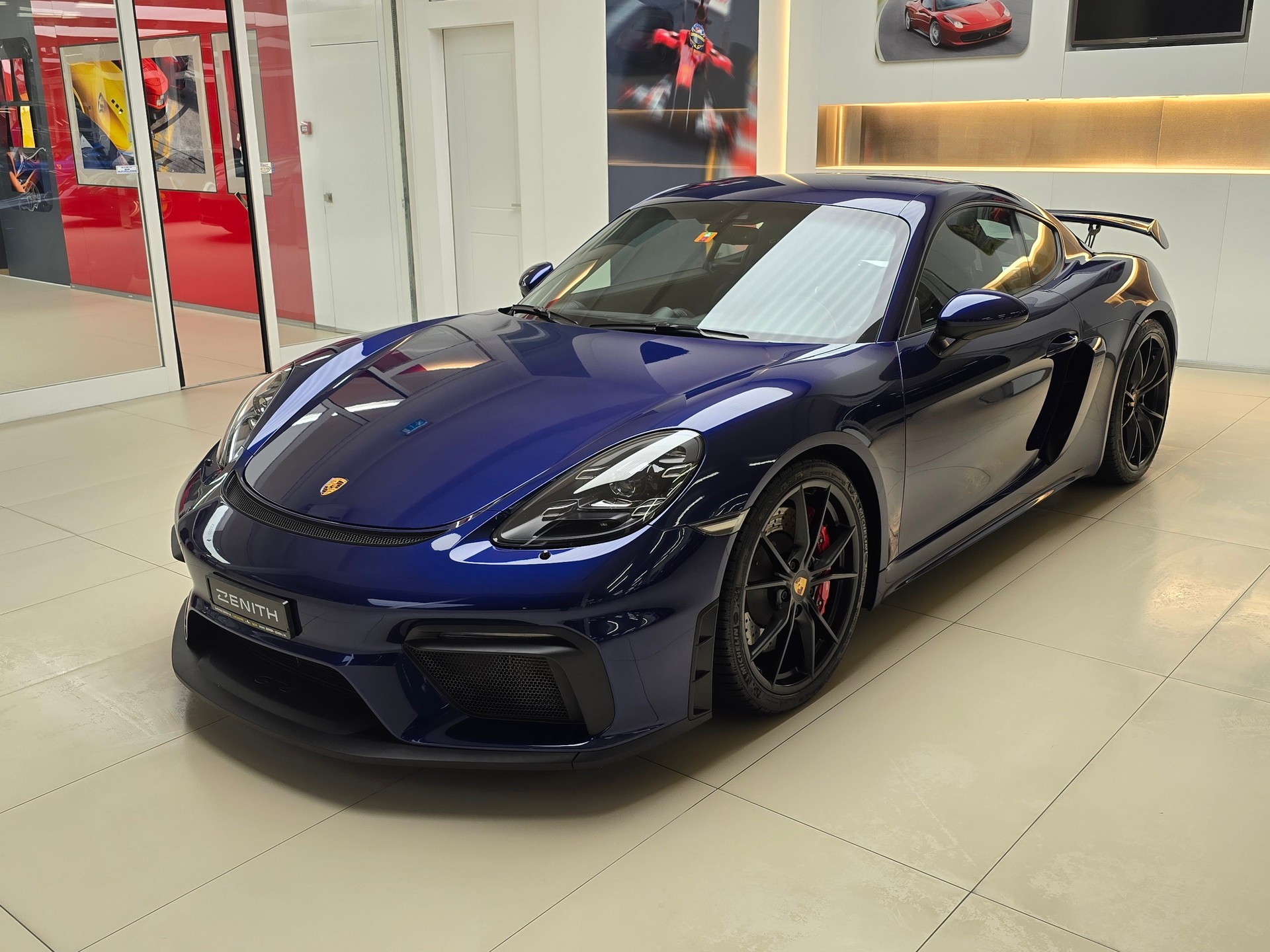 PORSCHE 718 Cayman GT4