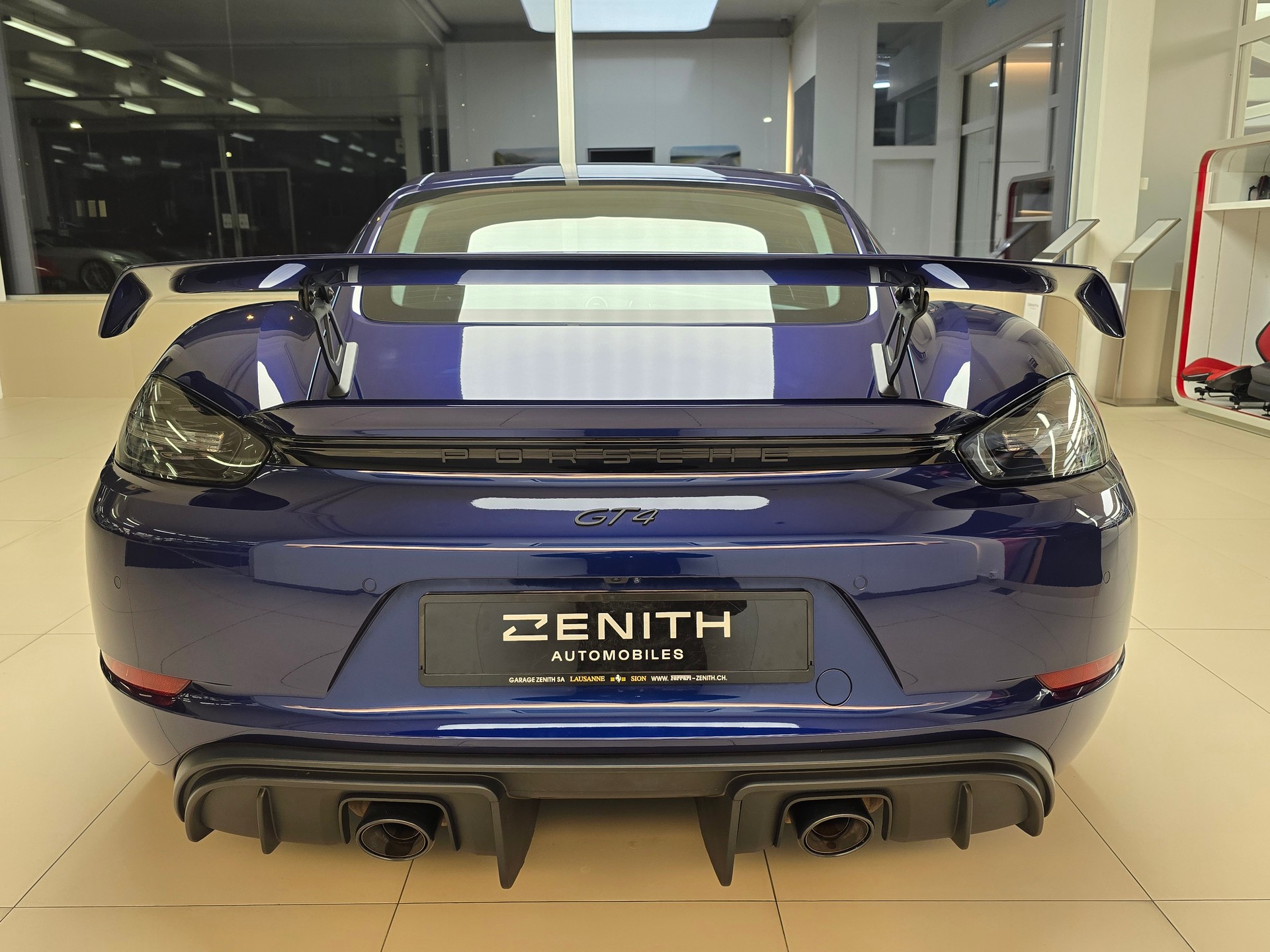 PORSCHE 718 Cayman GT4-image-5