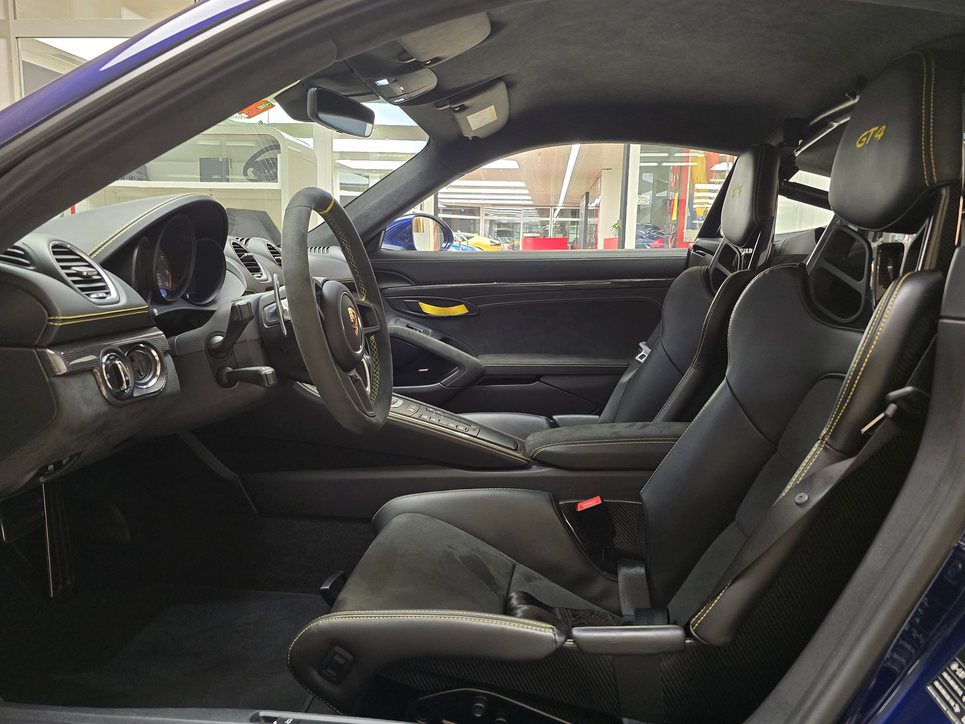 PORSCHE 718 Cayman GT4-image-8
