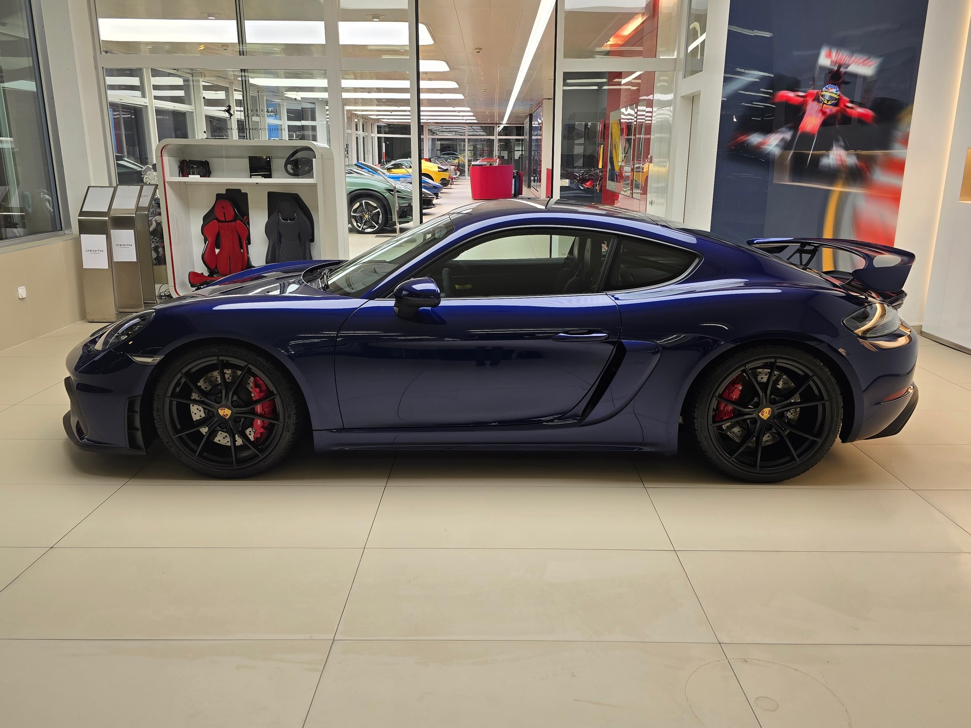 PORSCHE 718 Cayman GT4-image-7