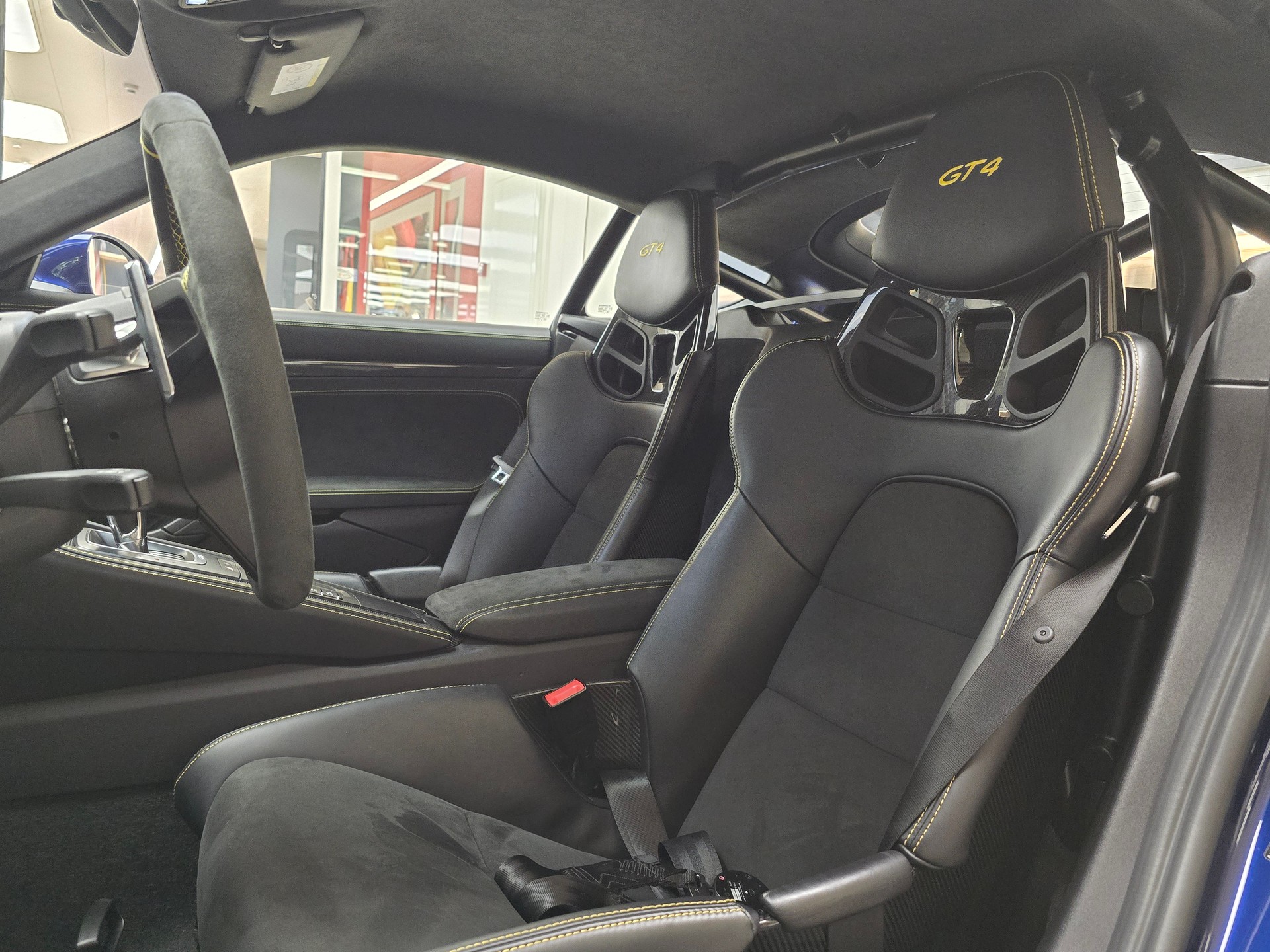 PORSCHE 718 Cayman GT4-image-9