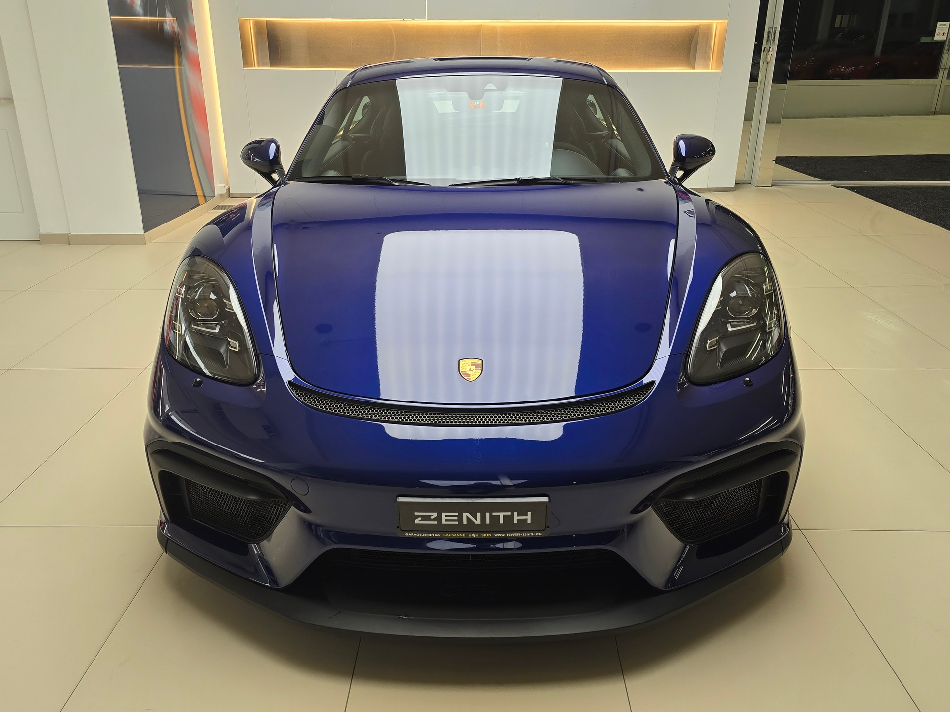 PORSCHE 718 Cayman GT4-image-1