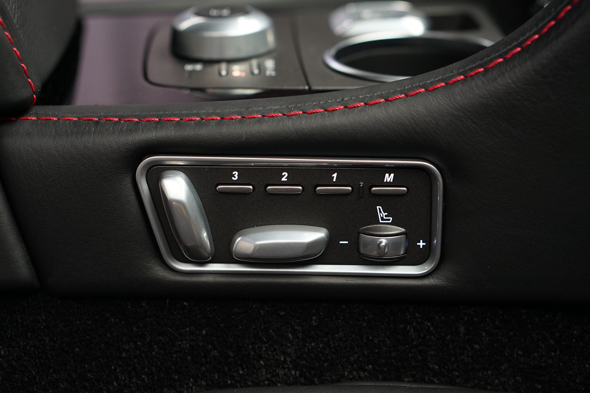 ASTON MARTIN Rapide S 5.9 V12 Touchtronic 3 *CH-Fahrzeug* *Carbon* *Exklusives Interieur*-image-25