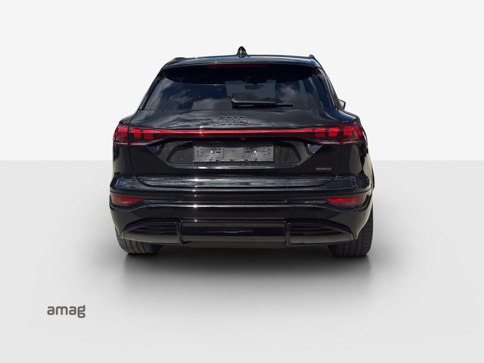 AUDI Q6 e-tron quattro-showroom-element-3