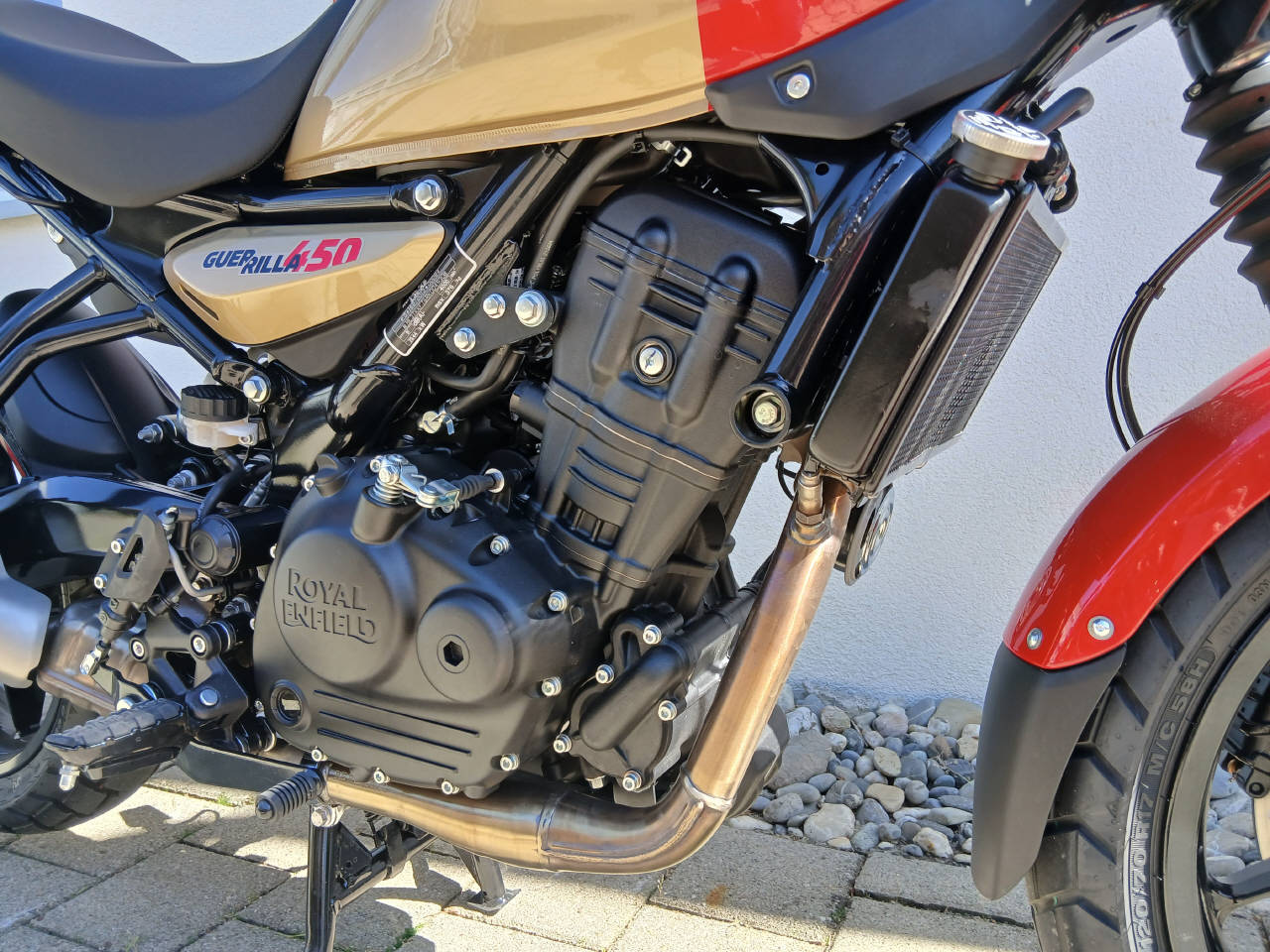 ROYAL ENFIELD Guerrilla 450 Mid-image-9