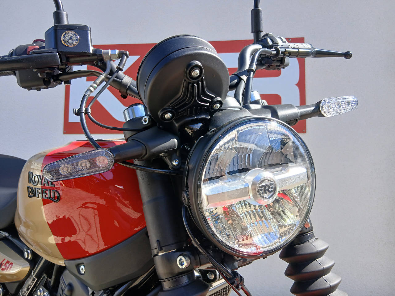 ROYAL ENFIELD Guerrilla 450 Mid-image-6