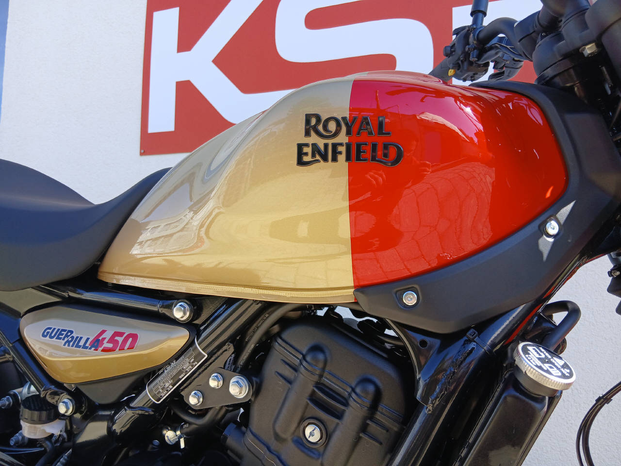 ROYAL ENFIELD Guerrilla 450 Mid-image-8