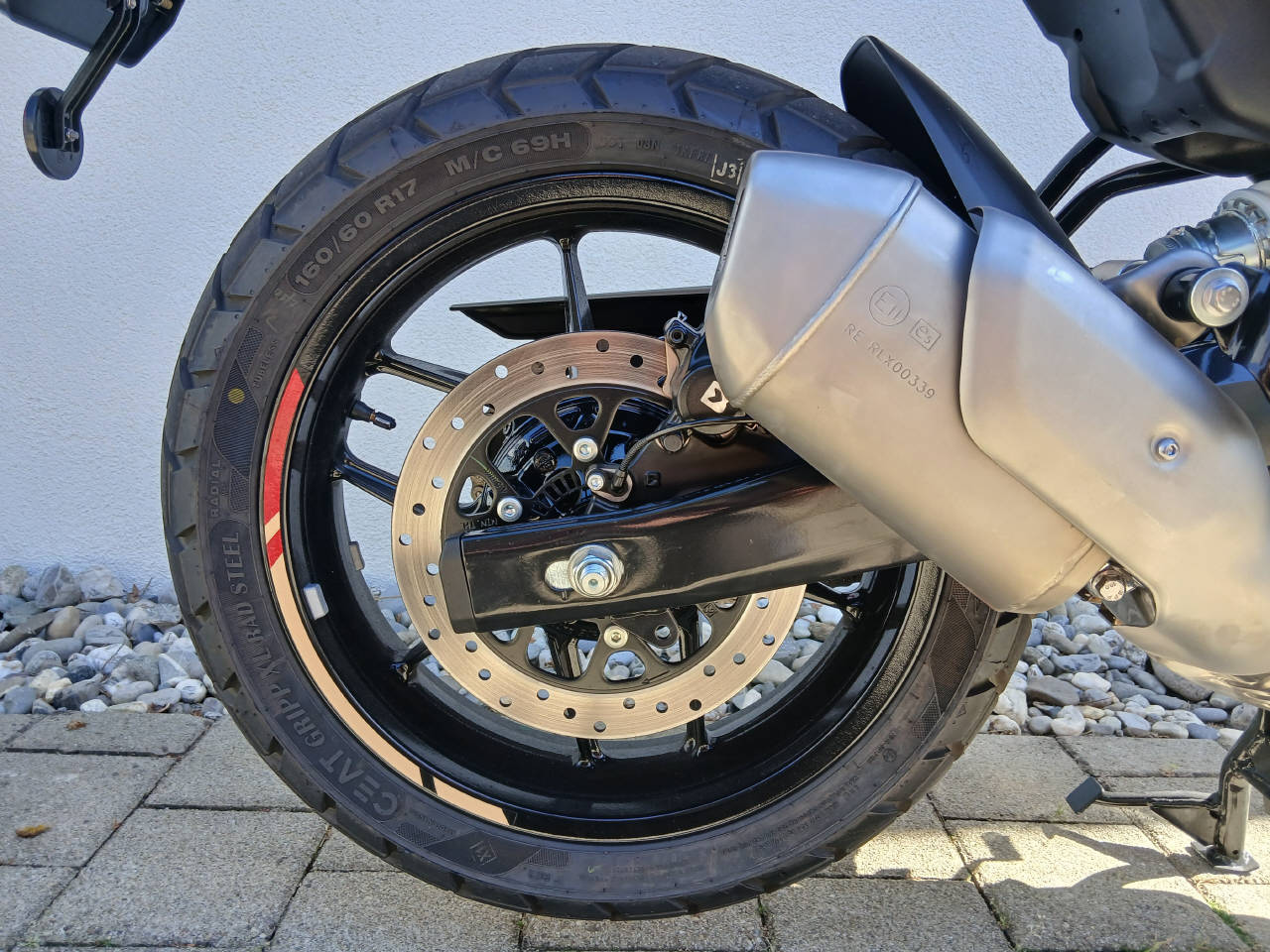 ROYAL ENFIELD Guerrilla 450 Mid-image-13