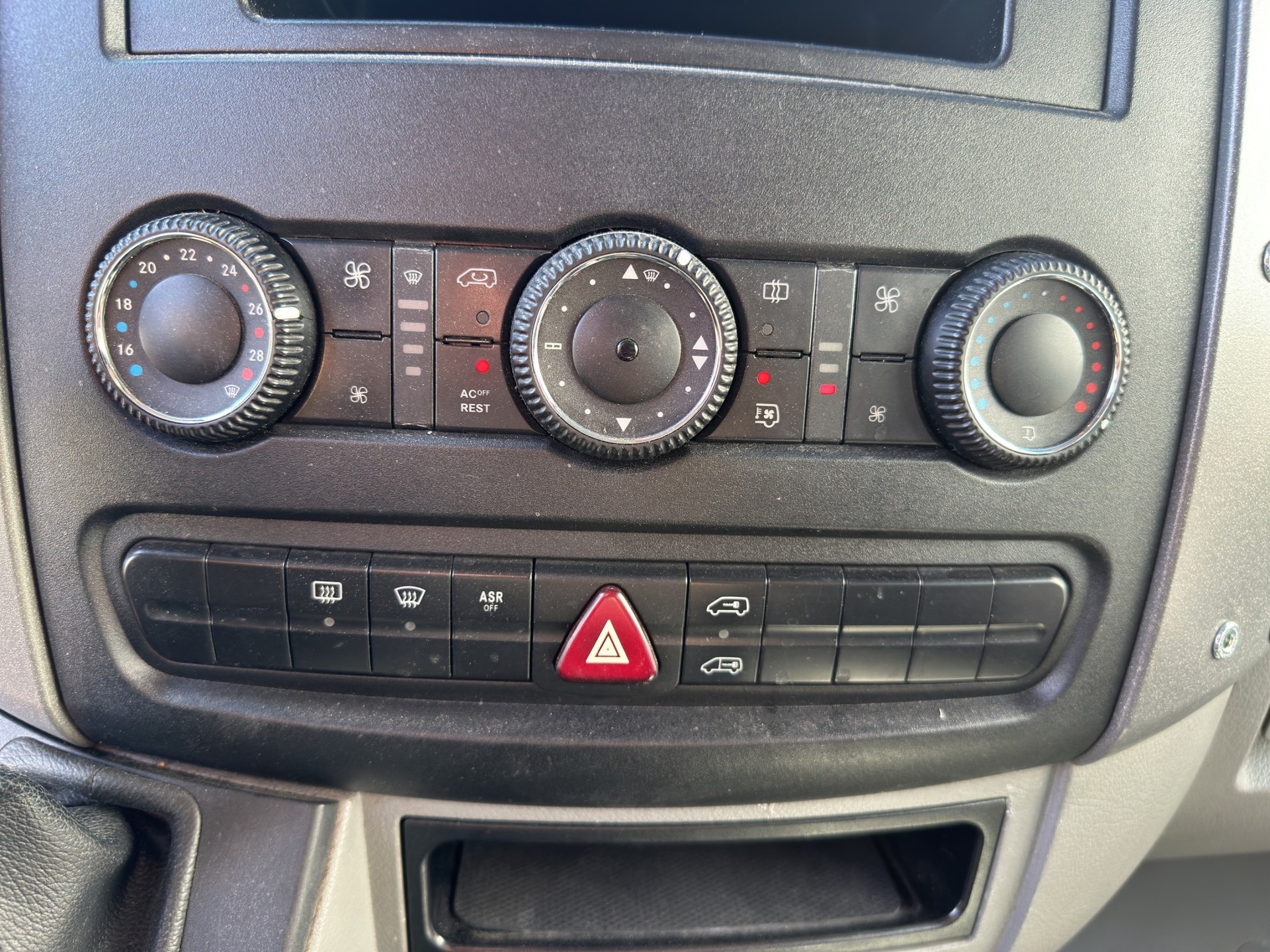 MERCEDES-BENZ Sprinter 315 CDI Hochdach Kompakt mit Rampe-image-24