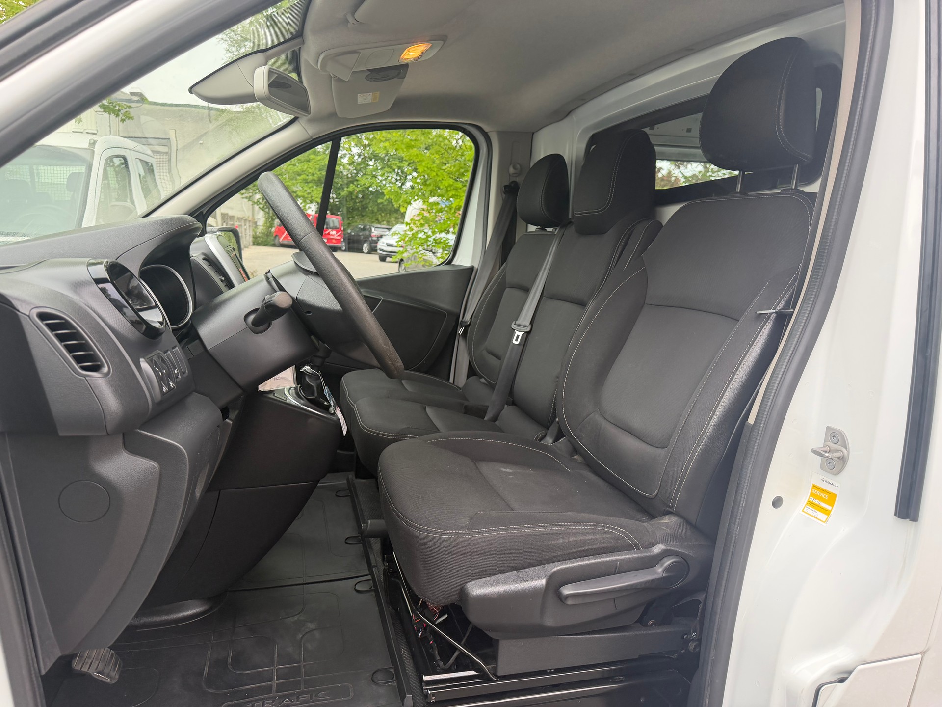 RENAULT Trafic 2.0 Energy dCi 120 3.0t Business L1H1 * 03x Sitze * Navi * LED * Klimaanlage * Tempomat * PDC H- RF-Kamera * Ab MFK-image-2