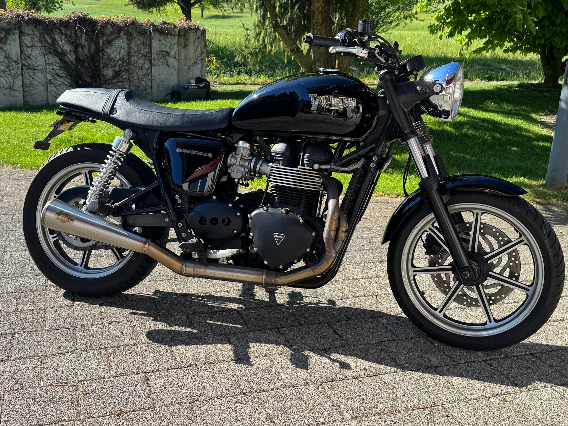 TRIUMPH Bonneville SE 900 i