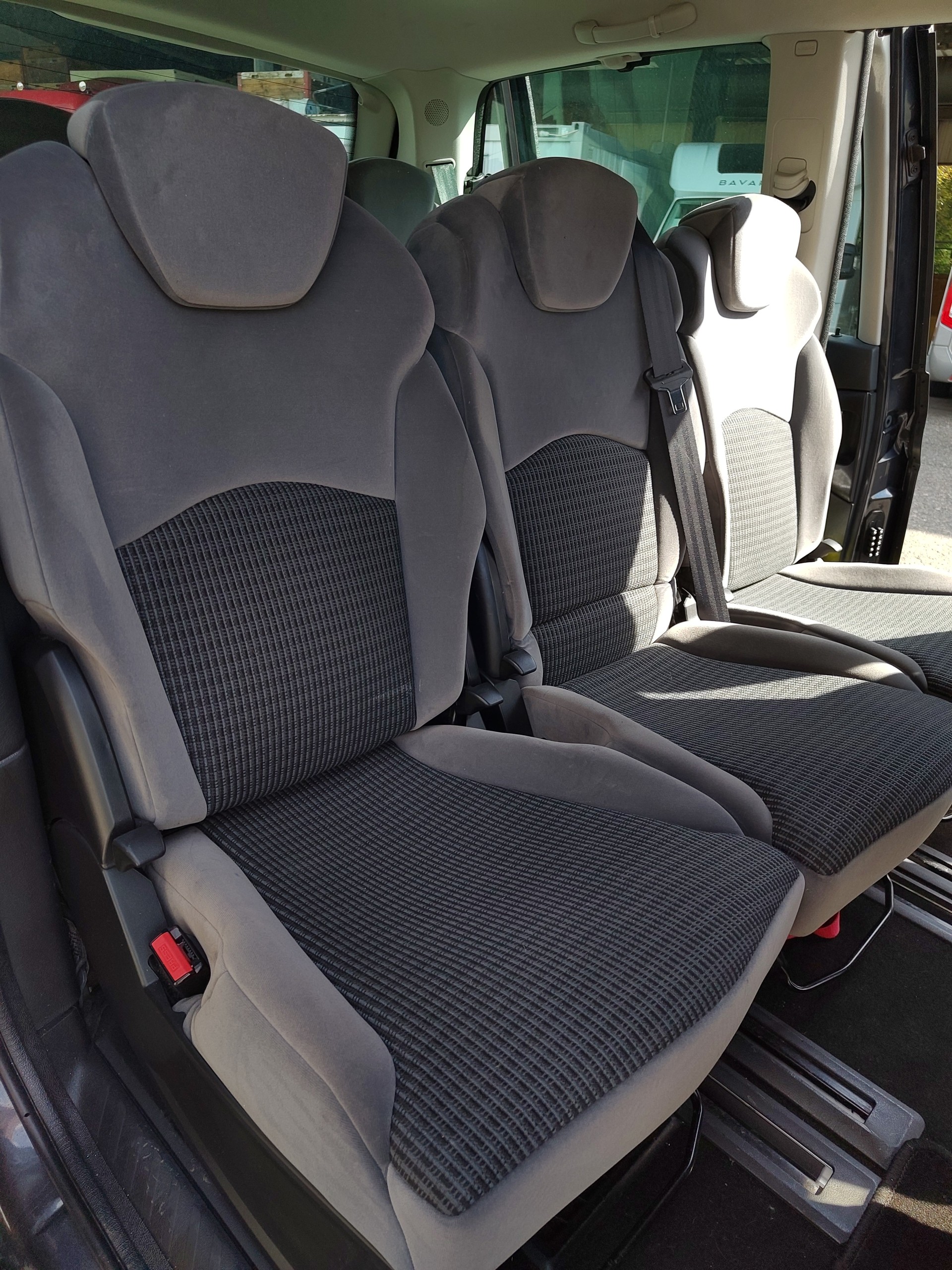 CITROEN C8 2.0 16V HDi Attraction-image-4