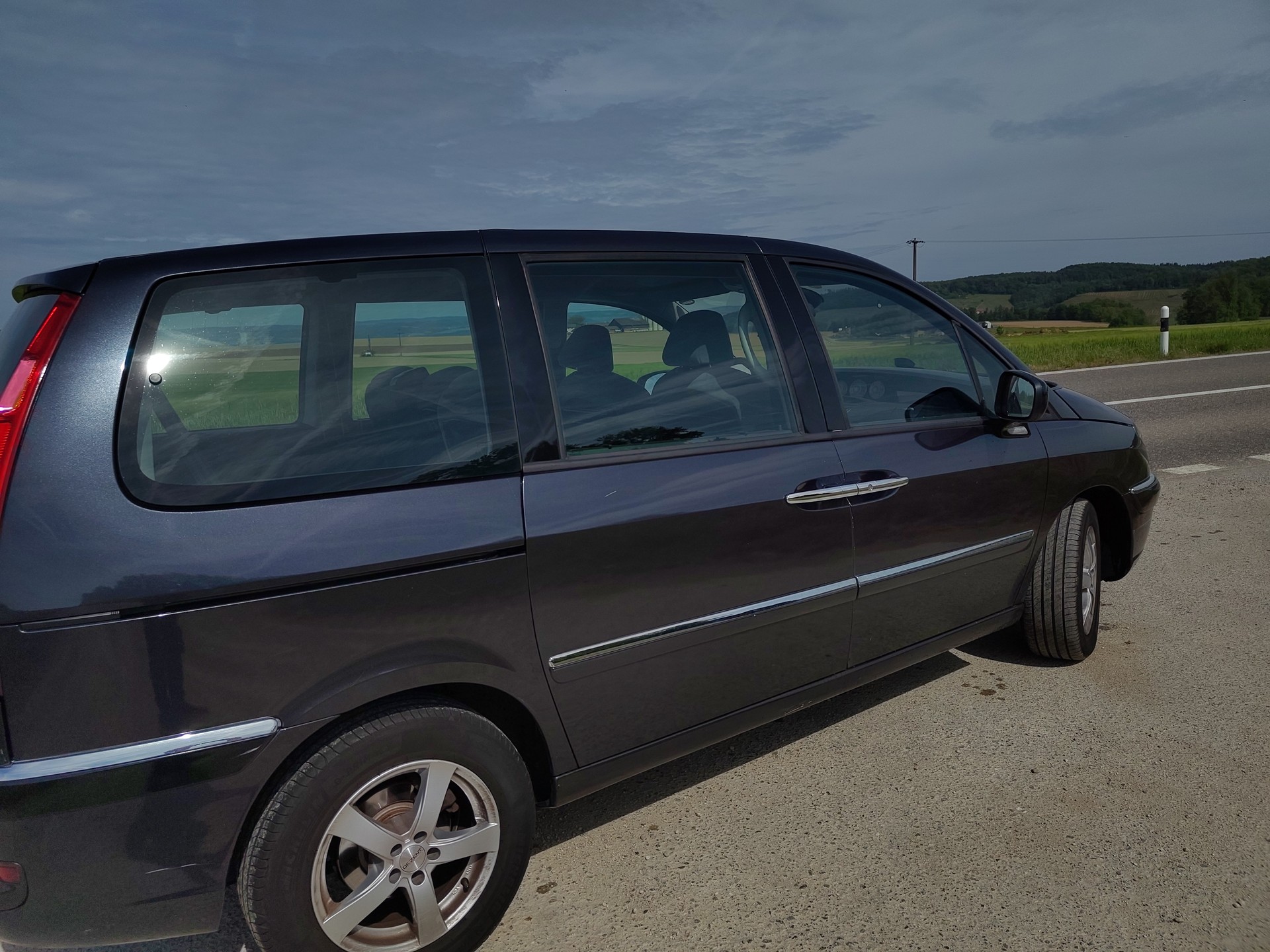 CITROEN C8 2.0 16V HDi Attraction-image-3