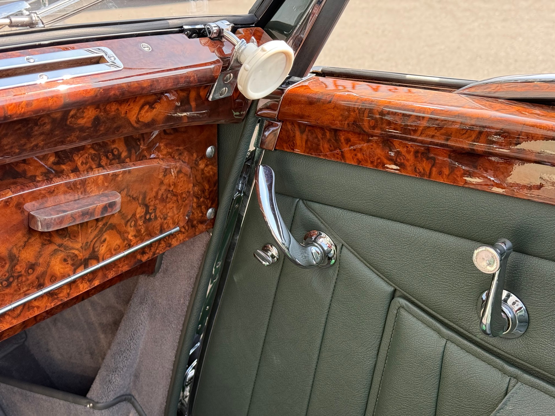 MERCEDES-BENZ 320 Cabriolet A-image-19
