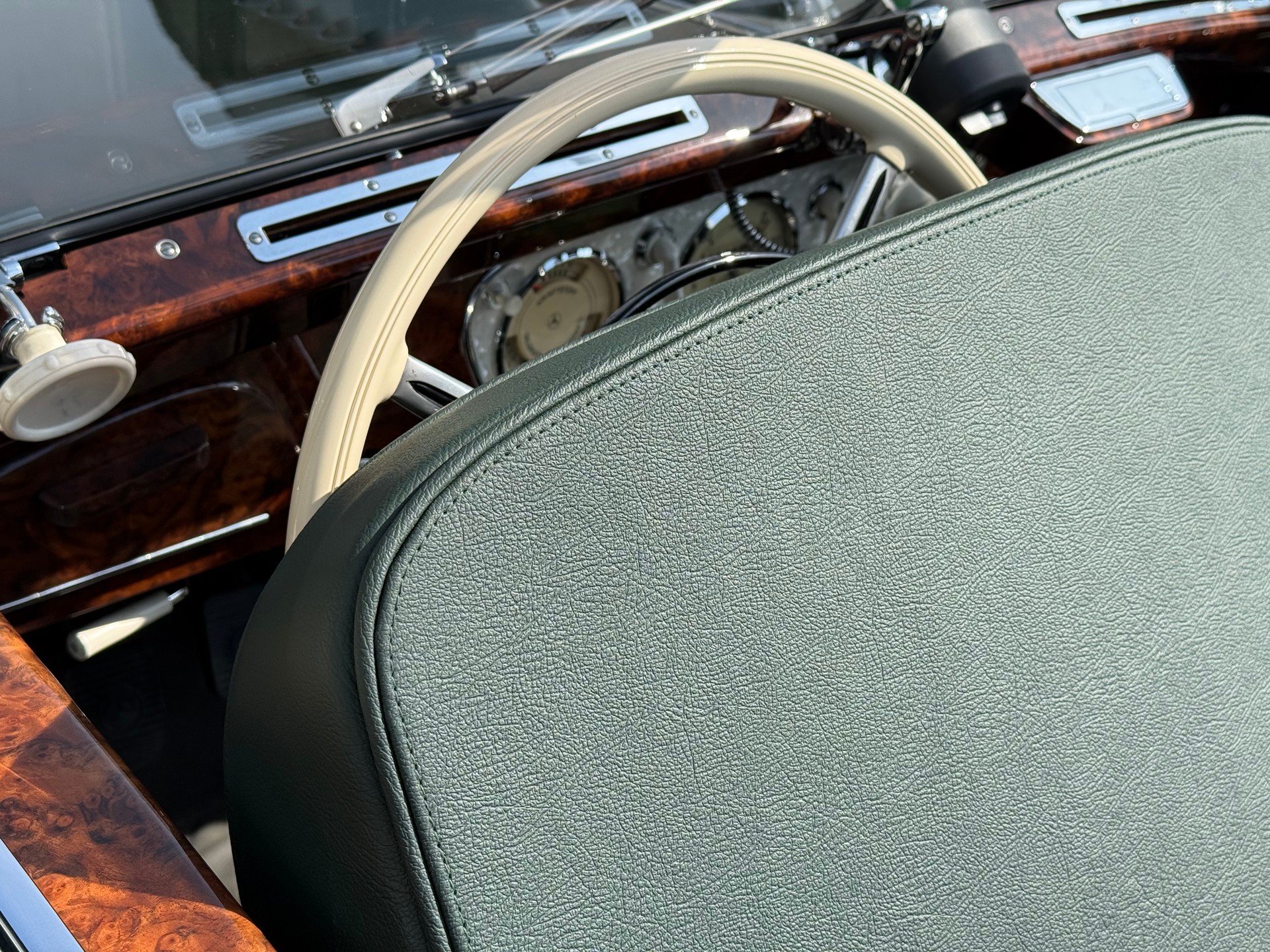 MERCEDES-BENZ 320 Cabriolet A-image-27
