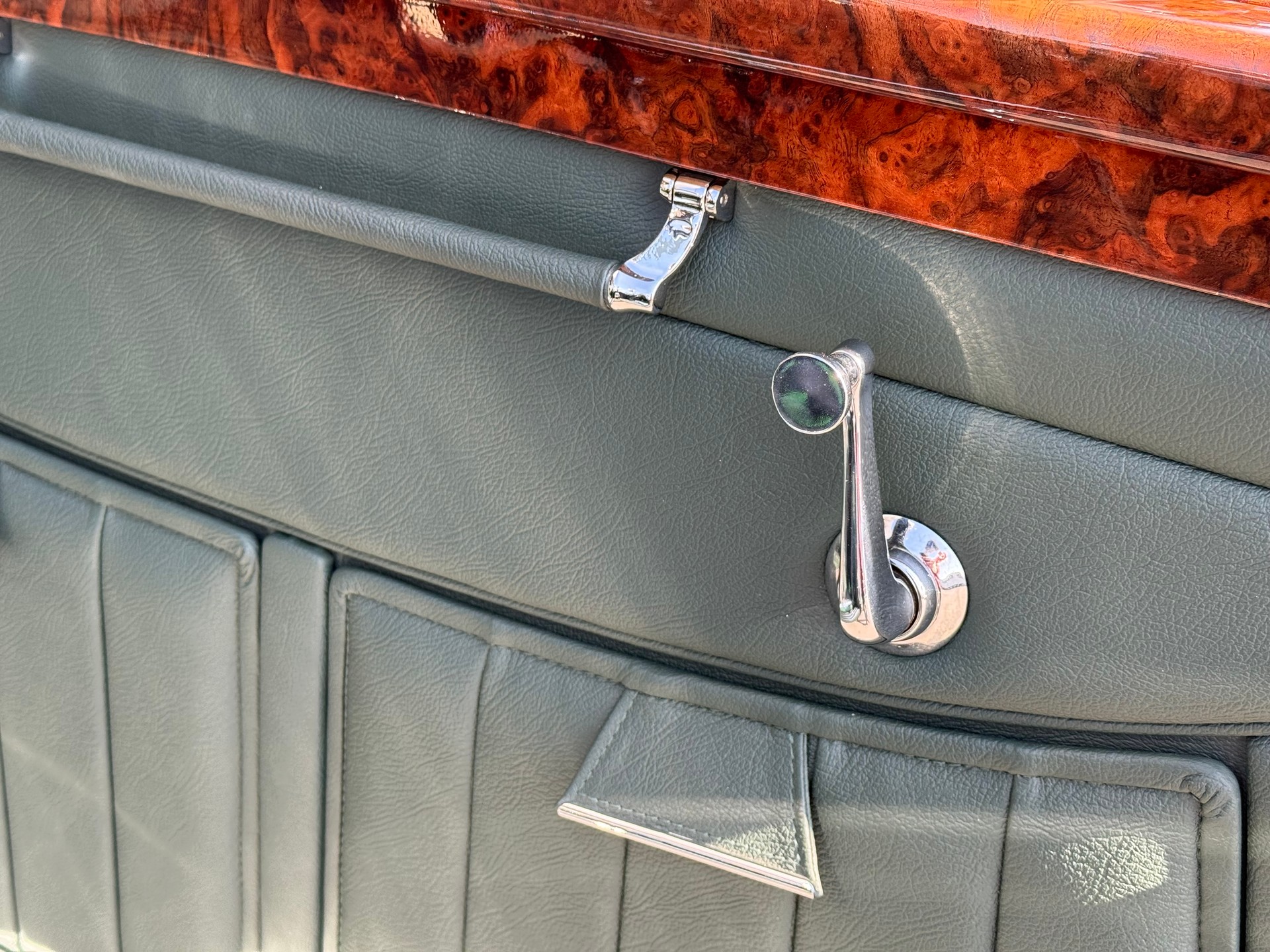 MERCEDES-BENZ 320 Cabriolet A-image-8