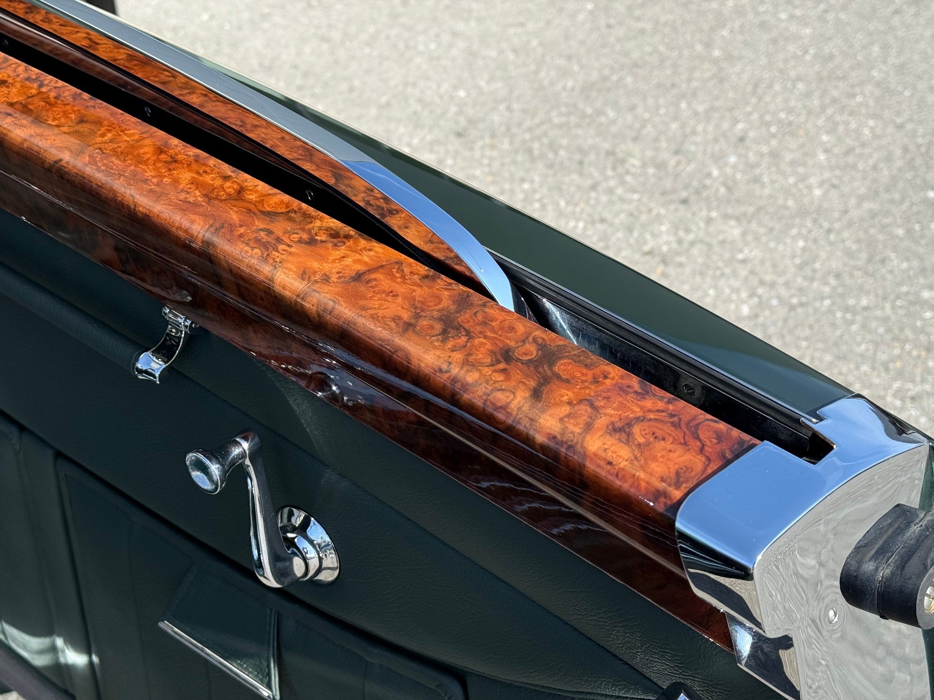 MERCEDES-BENZ 320 Cabriolet A-image-24