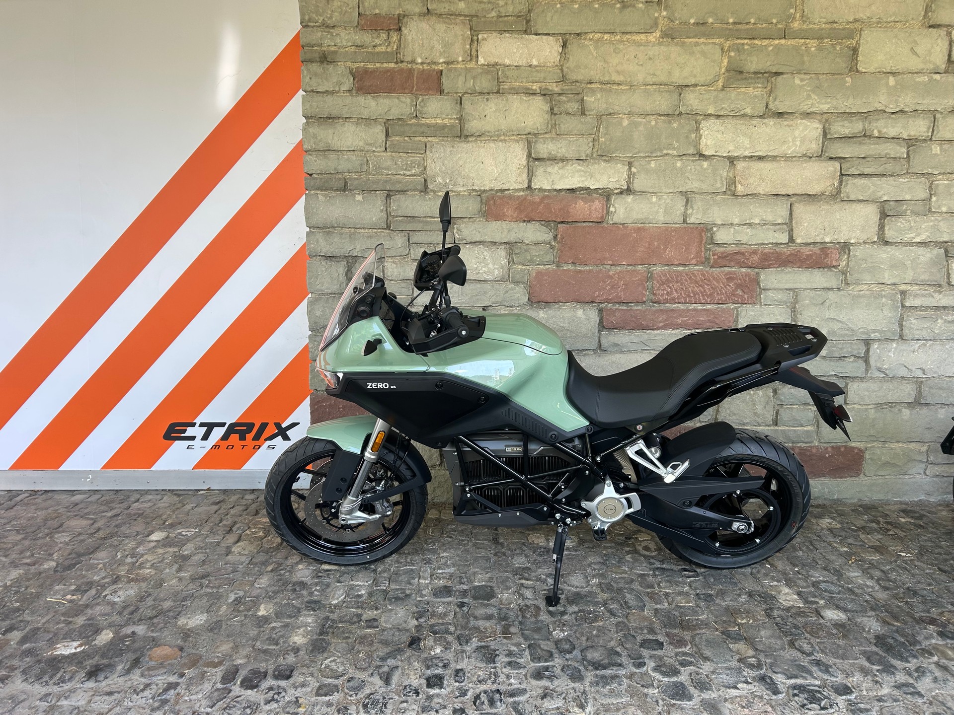 ZERO DS-showroom-element-2