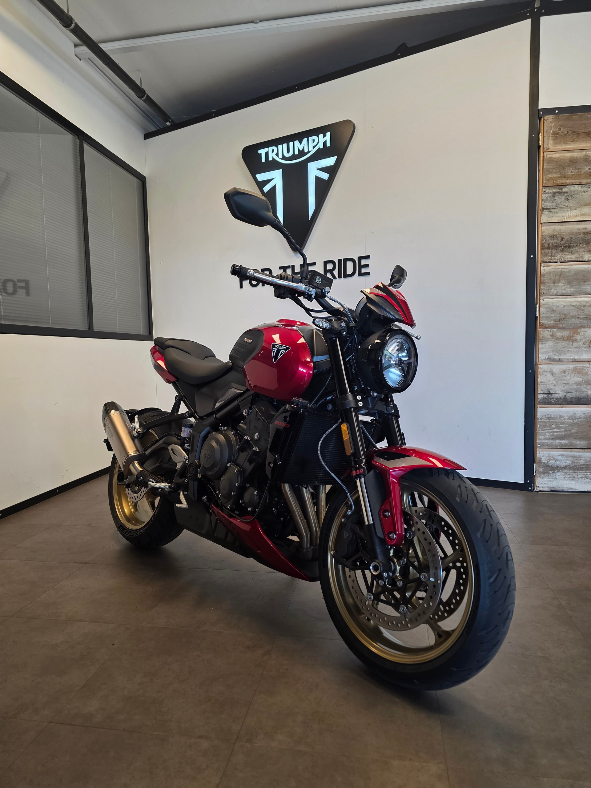 TRIUMPH Trident 800