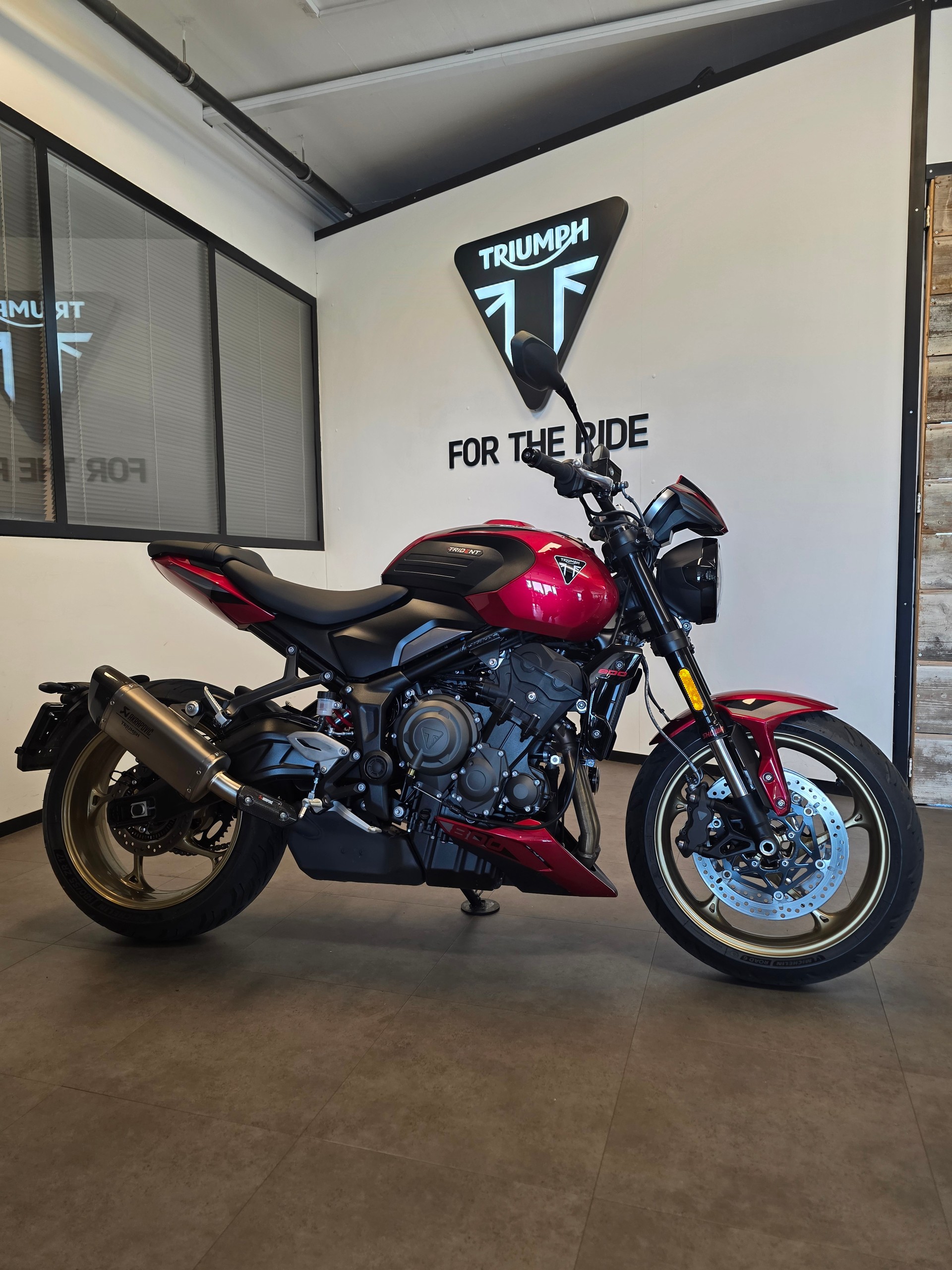 TRIUMPH Trident 800-image-4