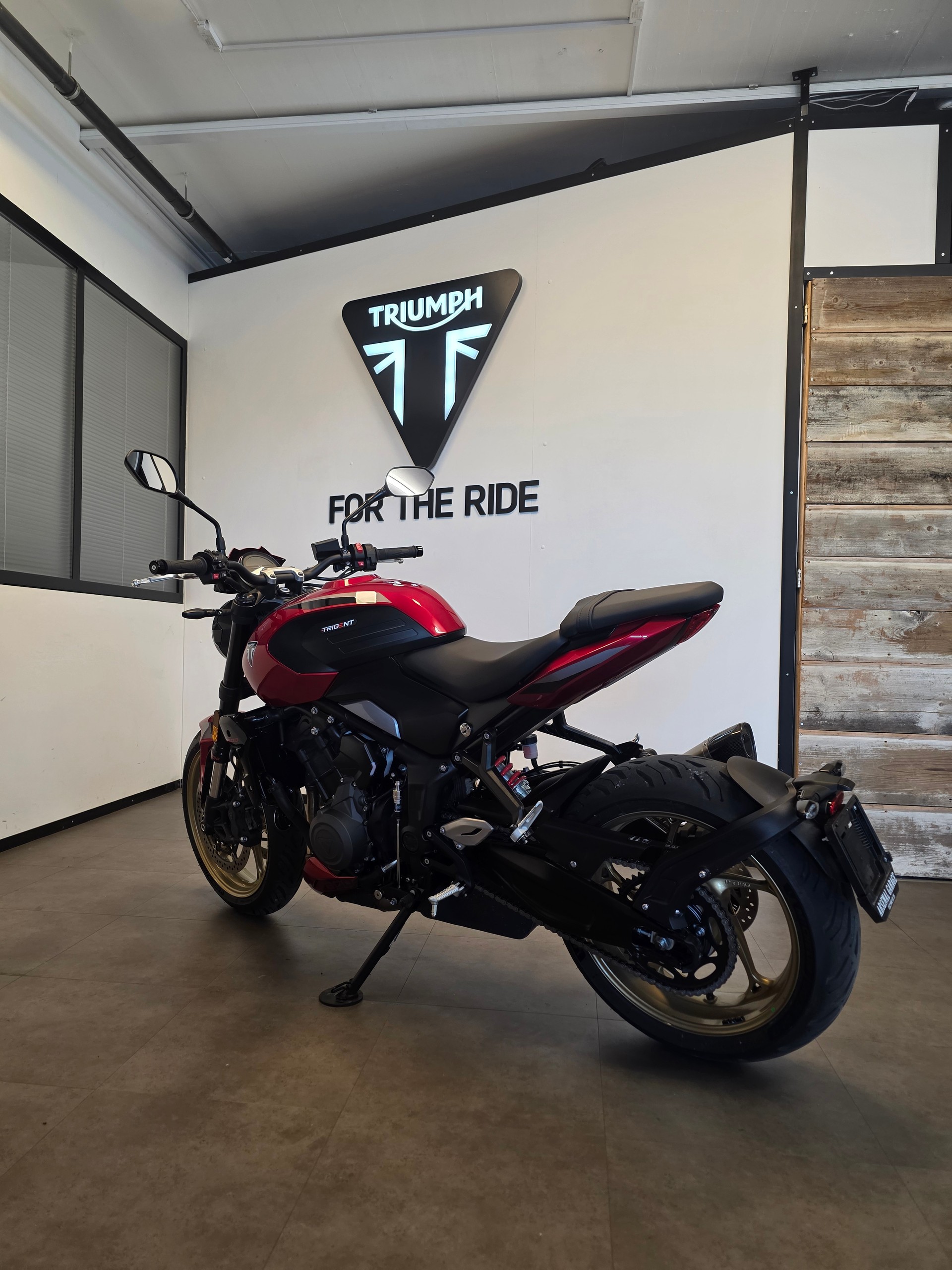 TRIUMPH Trident 800-image-2