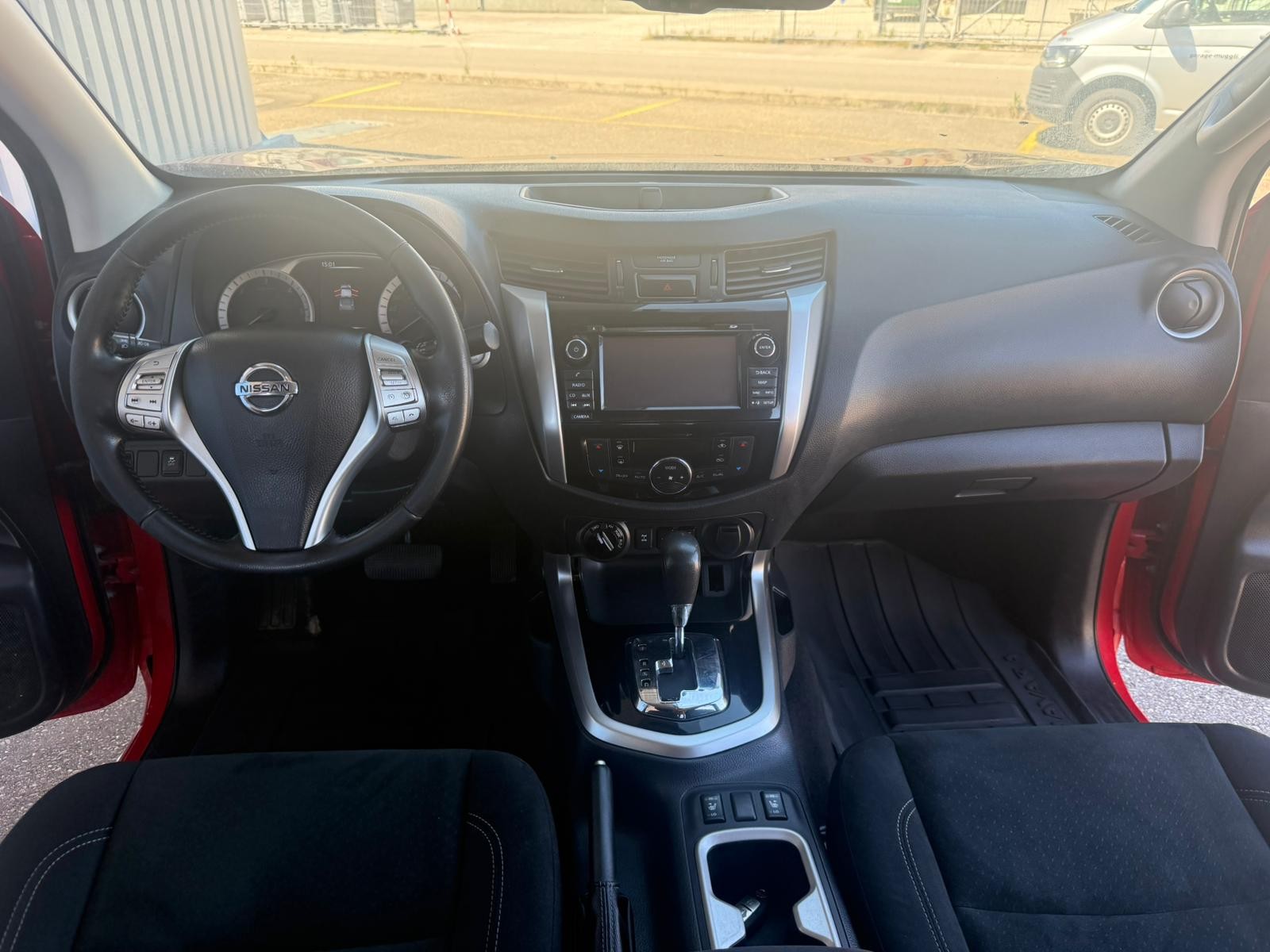 NISSAN Navara Double Cab Tekna 2.3 dCi 4WD Automatic-image-4