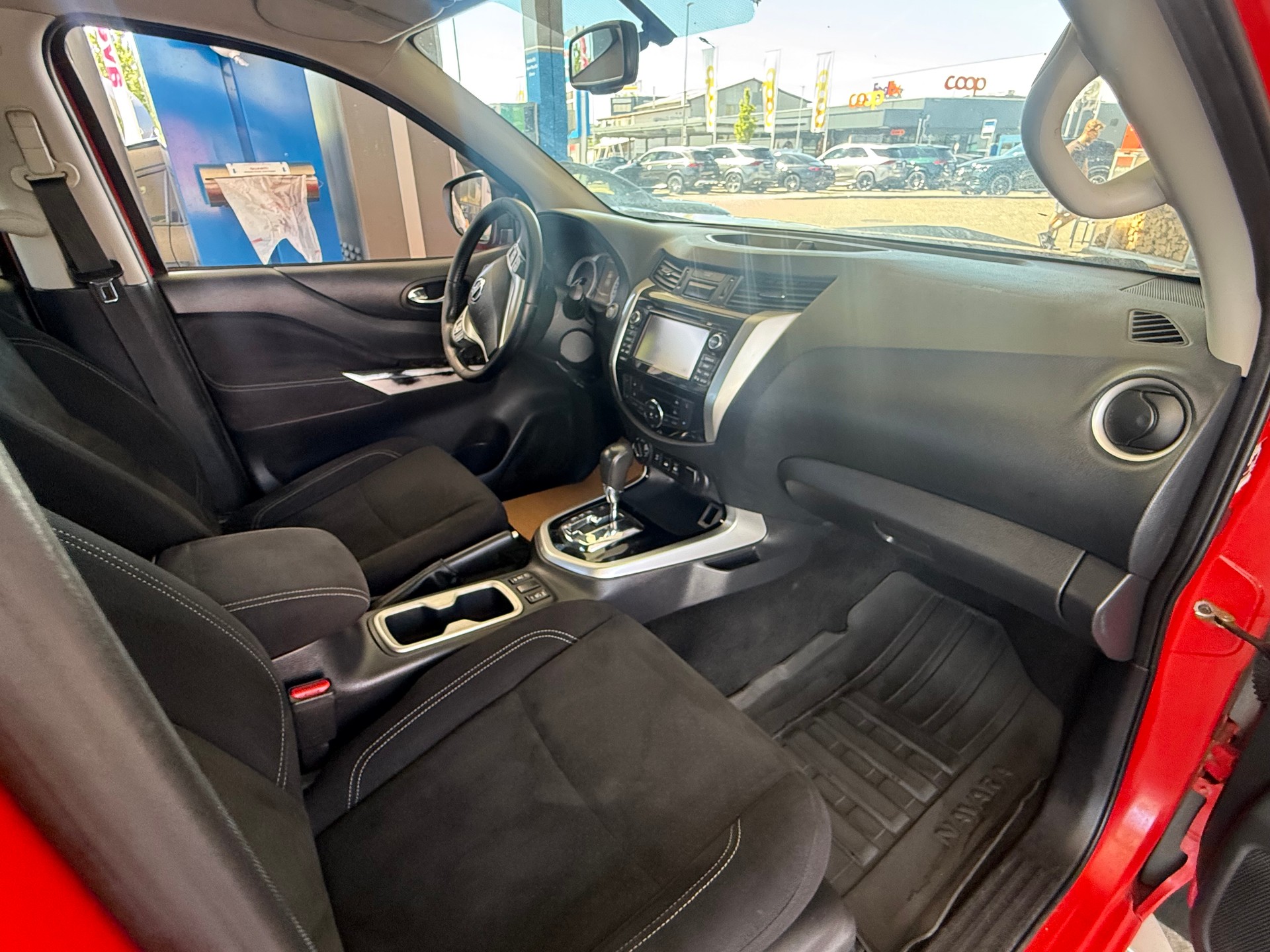 NISSAN Navara Double Cab Tekna 2.3 dCi 4WD Automatic-image-9