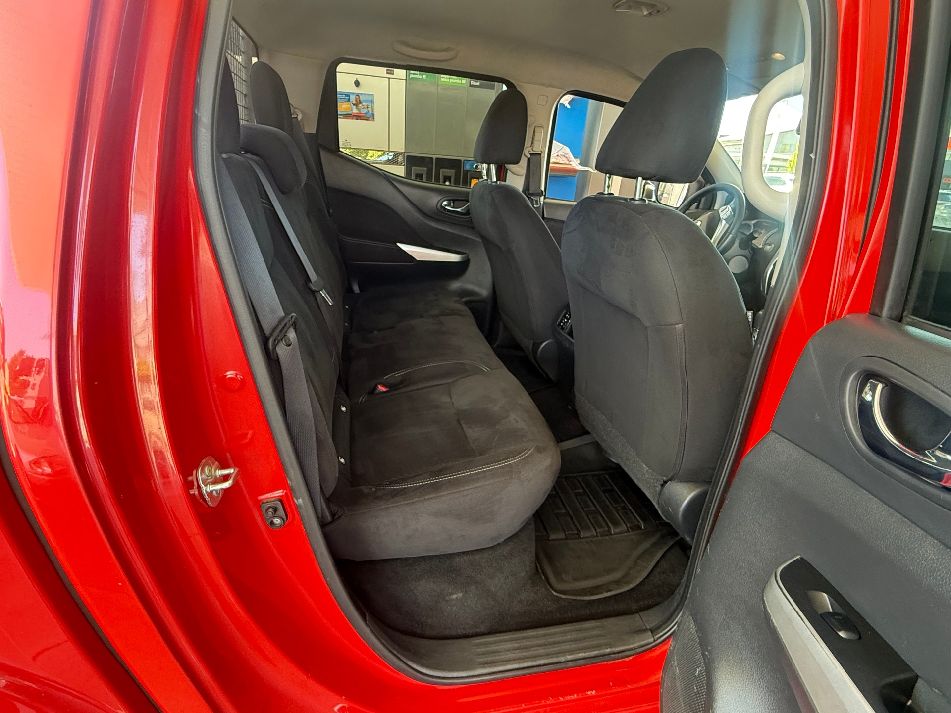 NISSAN Navara Double Cab Tekna 2.3 dCi 4WD Automatic-image-8