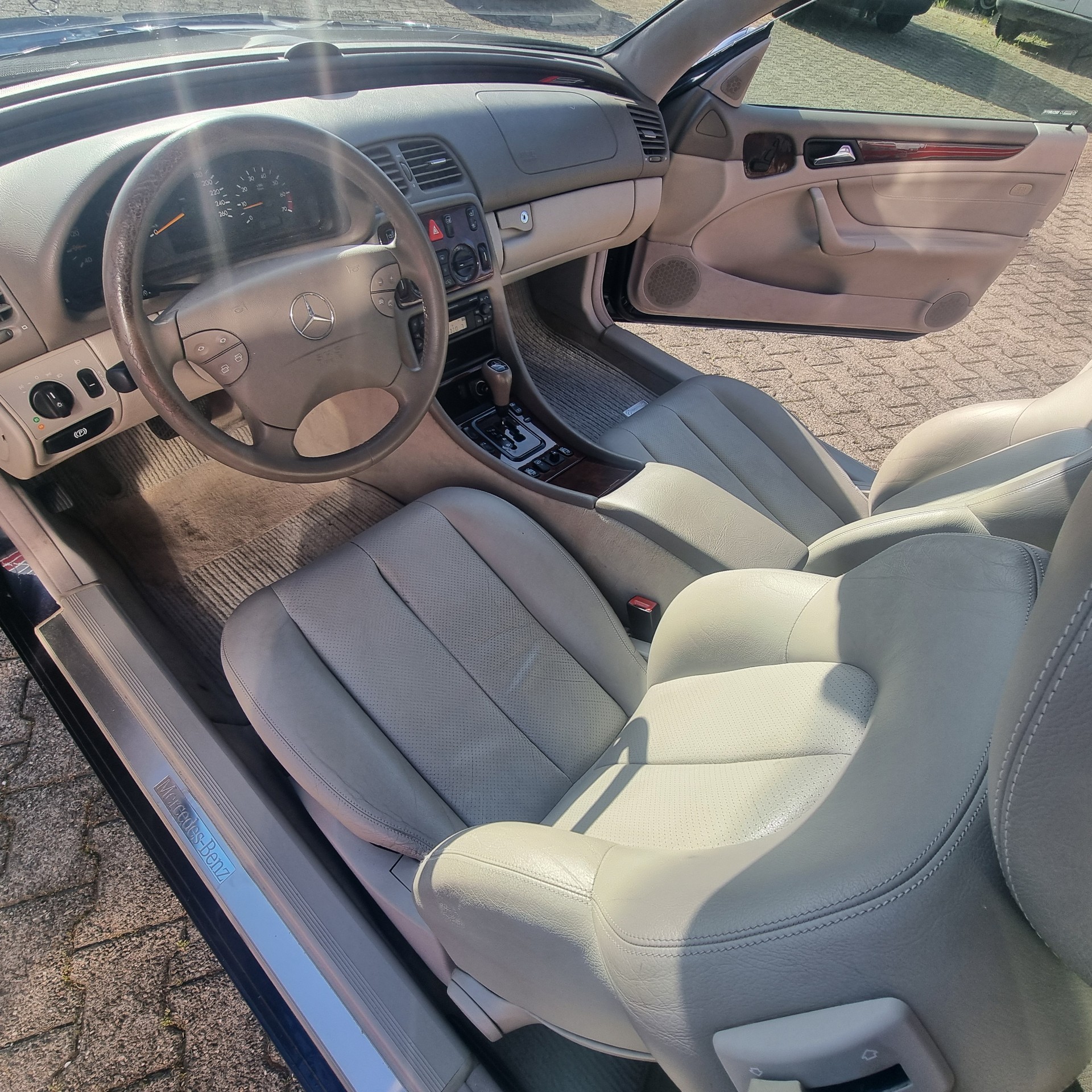 MERCEDES-BENZ CLK 320 Elégance Automatic-image-10