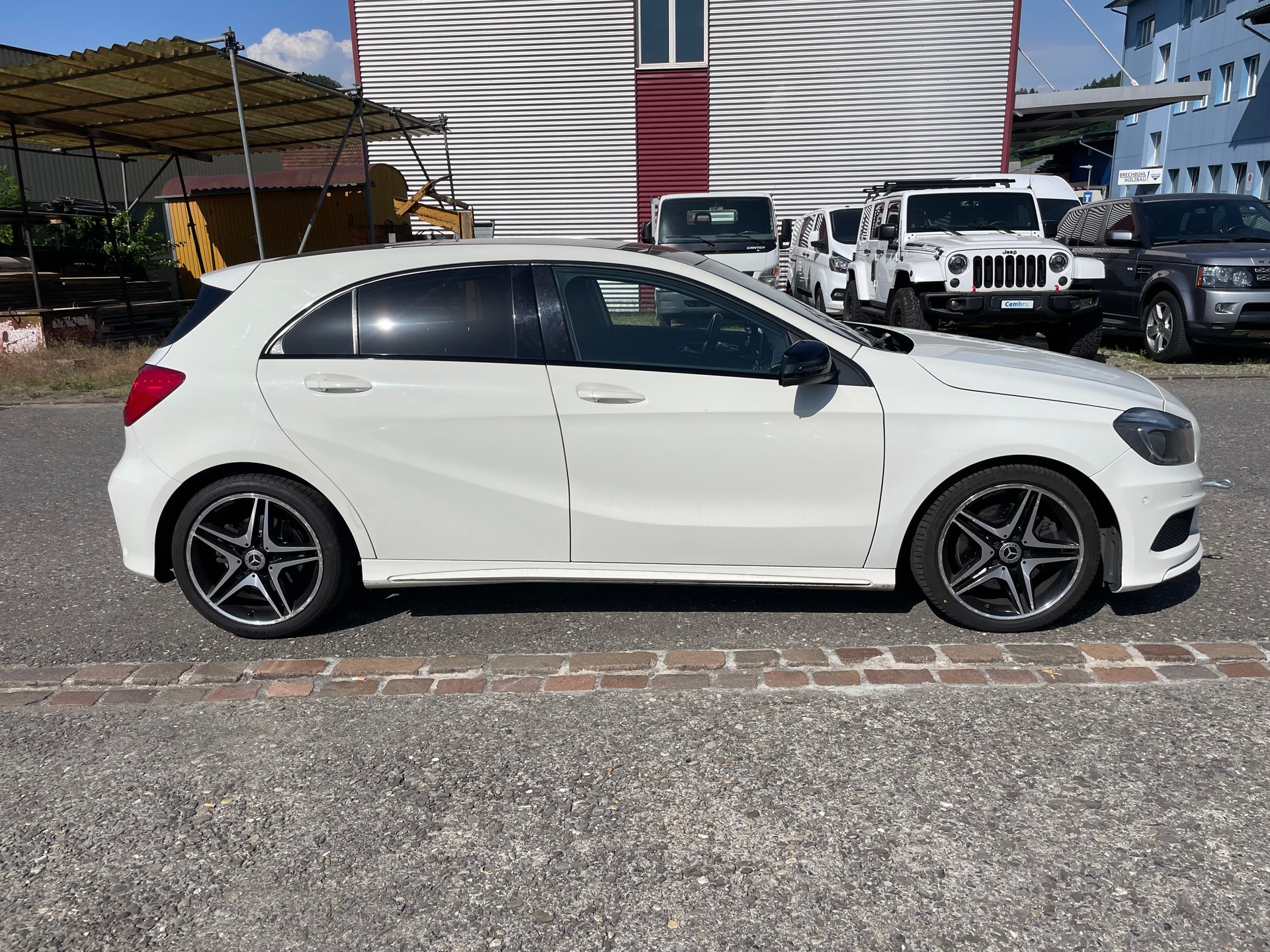 MERCEDES-BENZ A 220 CDI AMG Line 7G-DCT-image-3