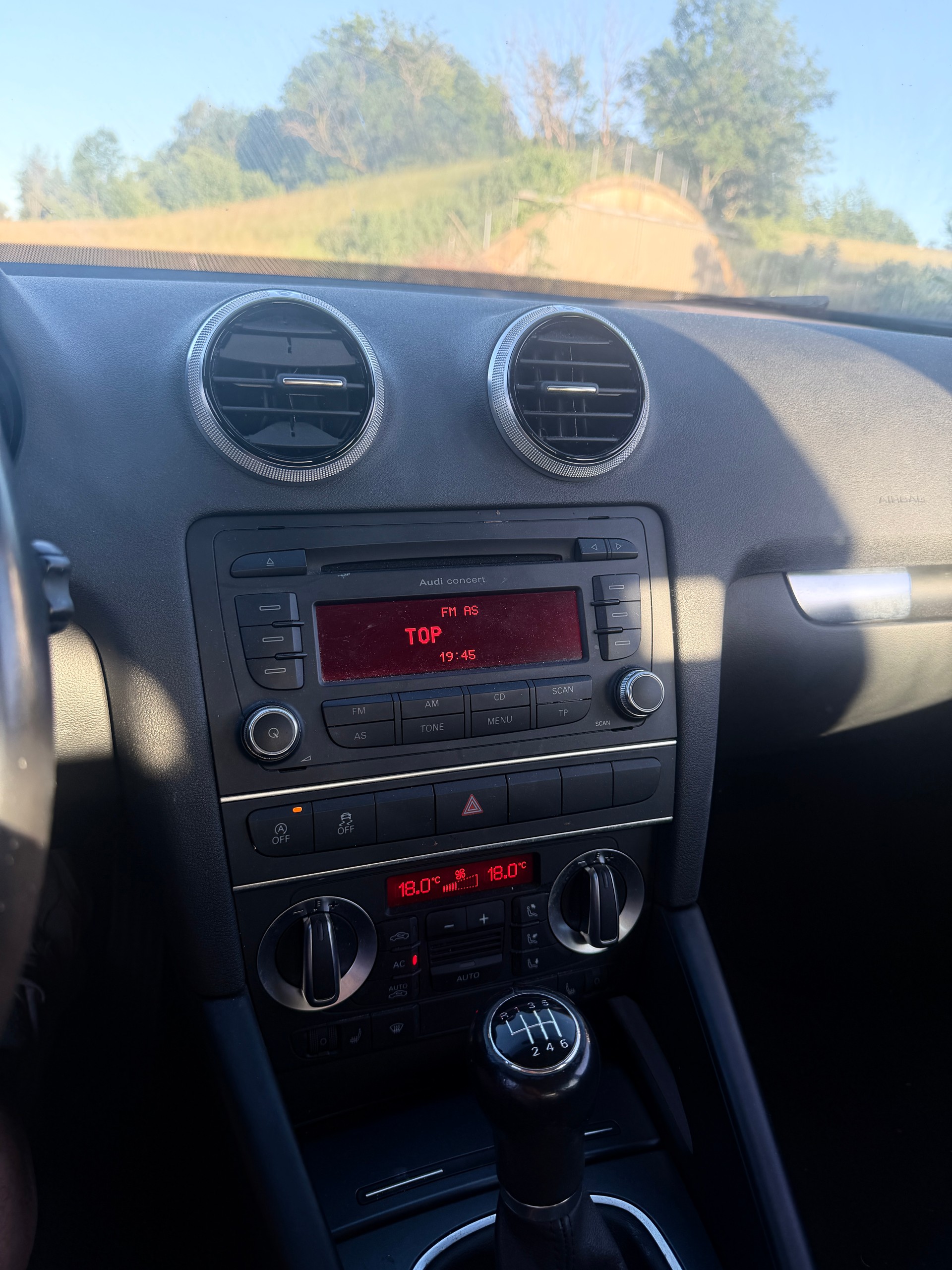 AUDI A3 Sportback 1.4 TFSI Ambiente-image-10