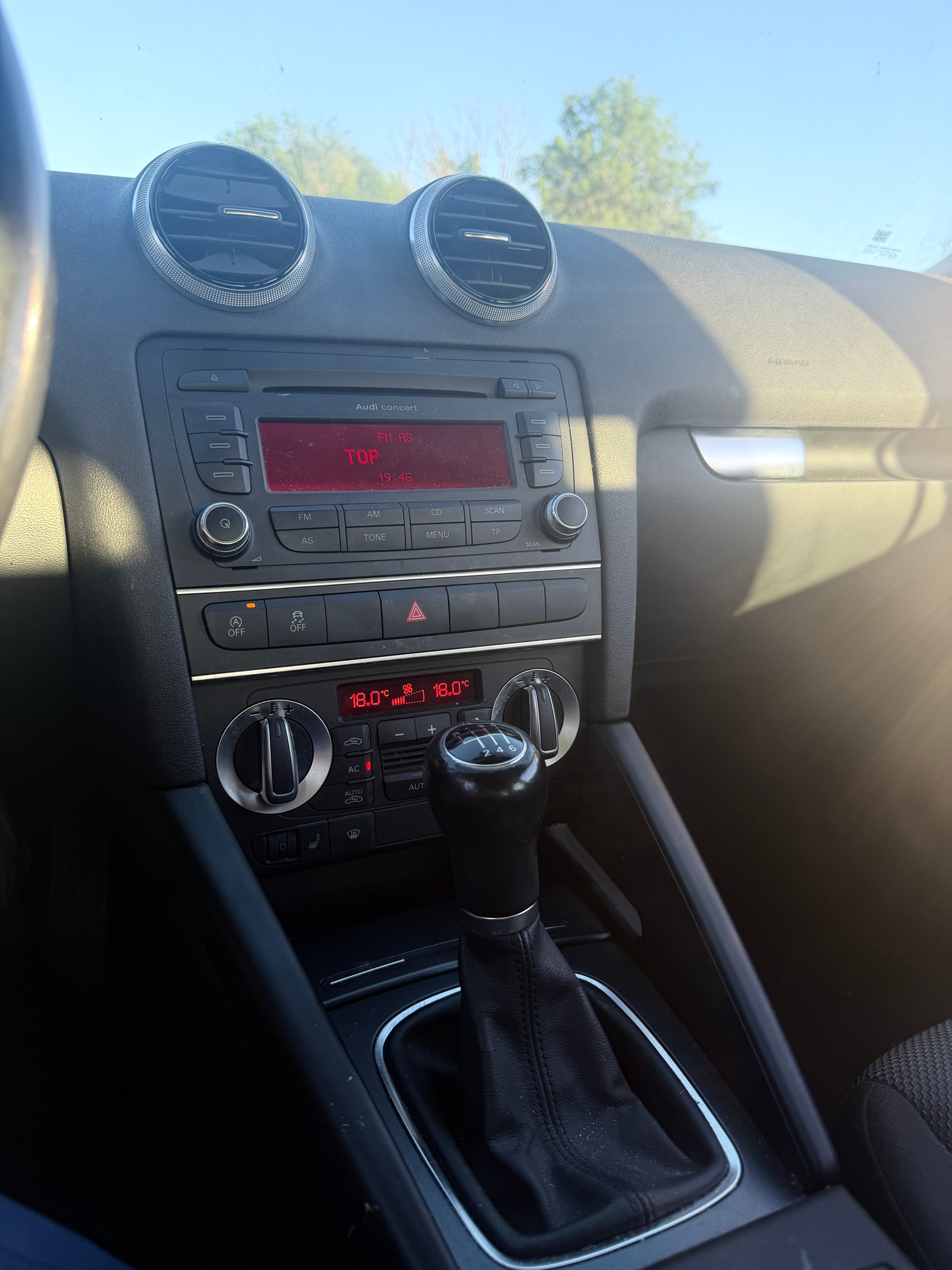 AUDI A3 Sportback 1.4 TFSI Ambiente-image-9