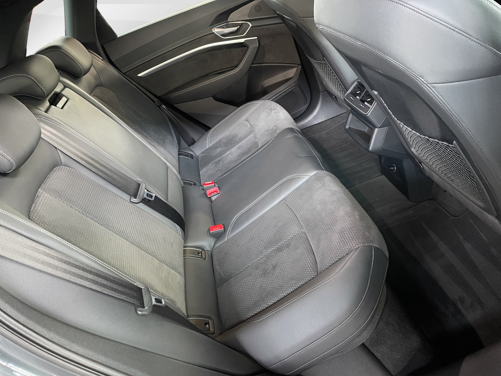 AUDI e-tron 55 Advanced quattro-image-9