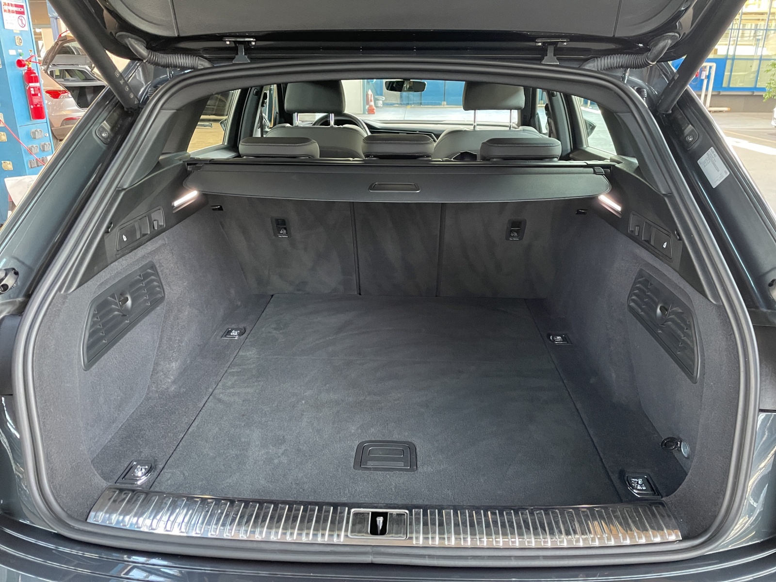 AUDI e-tron 55 Advanced quattro-image-10