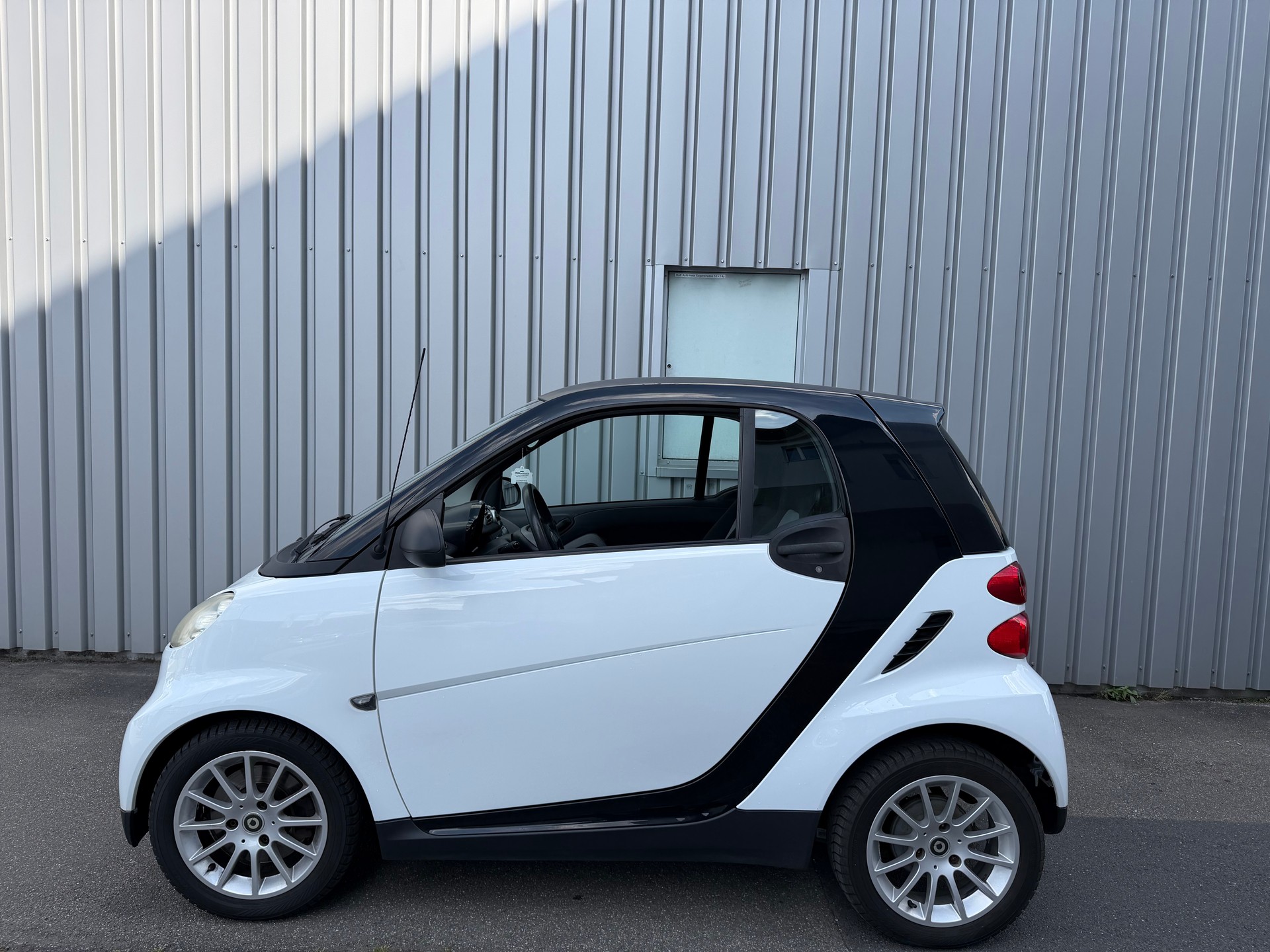 SMART fortwo black & white limited mhd softouch-image-3