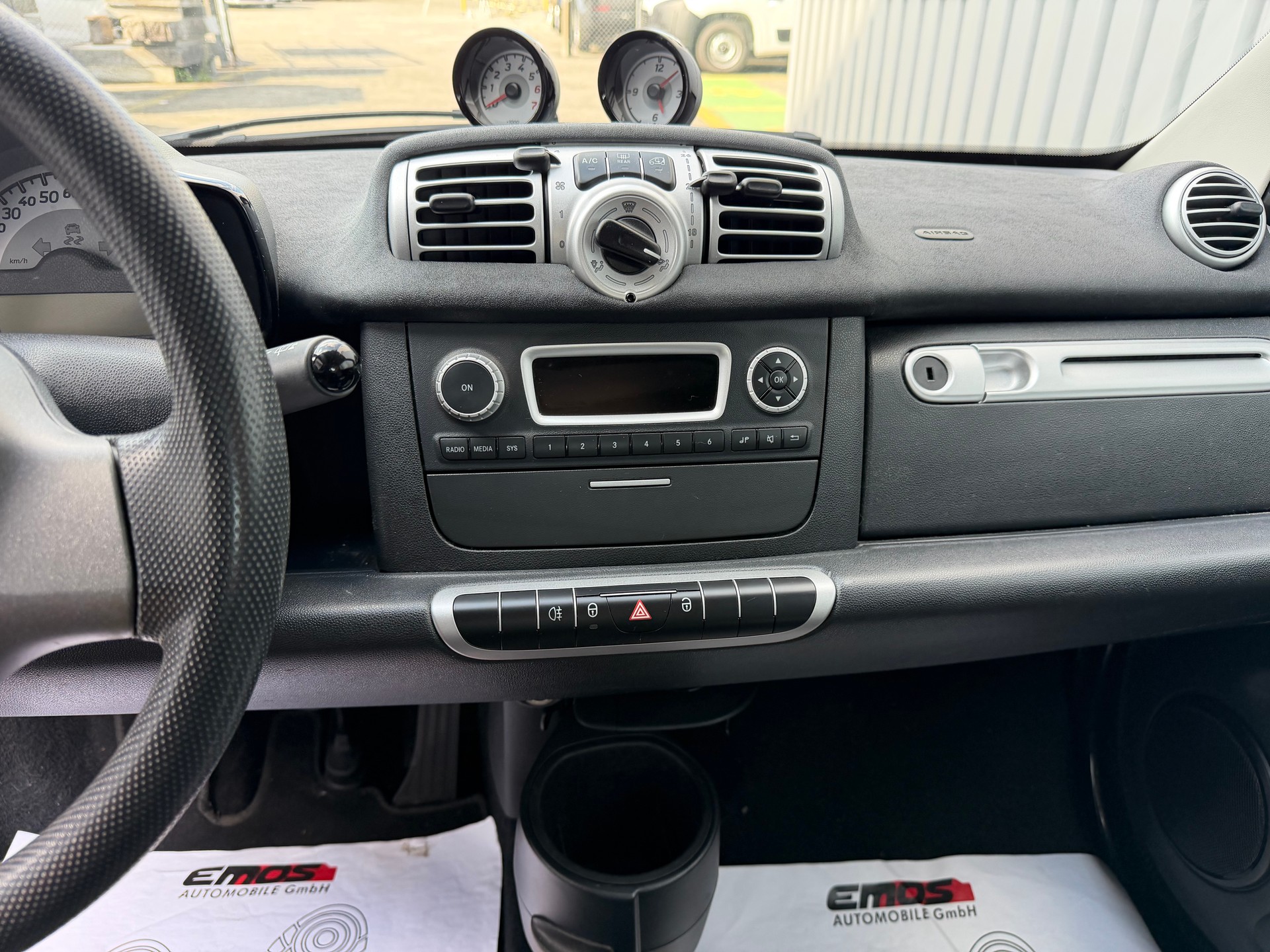 SMART fortwo black & white limited mhd softouch-image-11