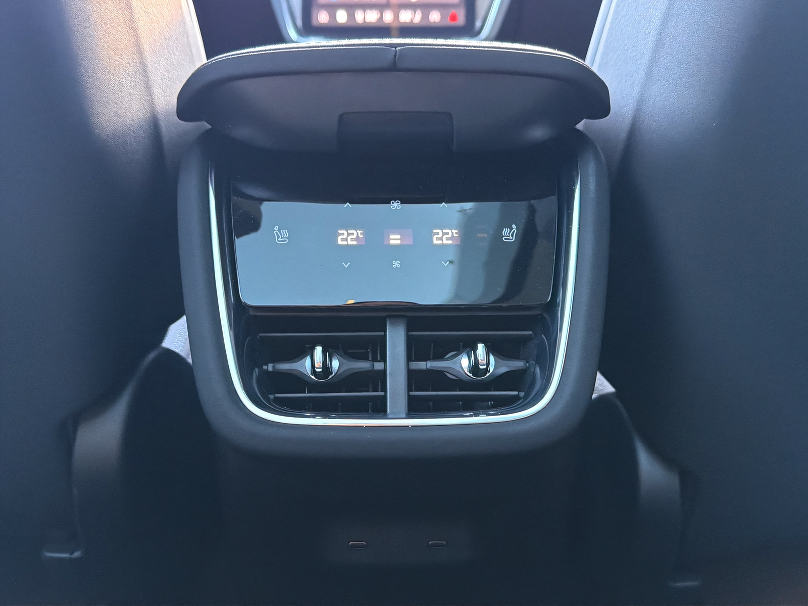 VOLVO EX90 Twin 111 kWh Ultra AWD-image-17