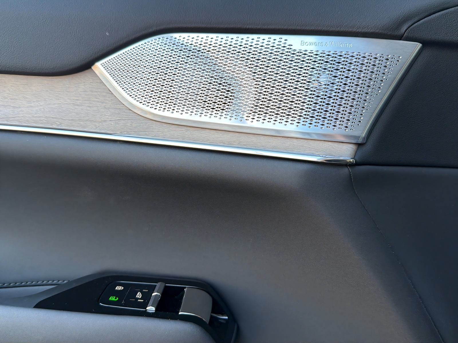 VOLVO EX90 Twin 111 kWh Ultra AWD-image-8