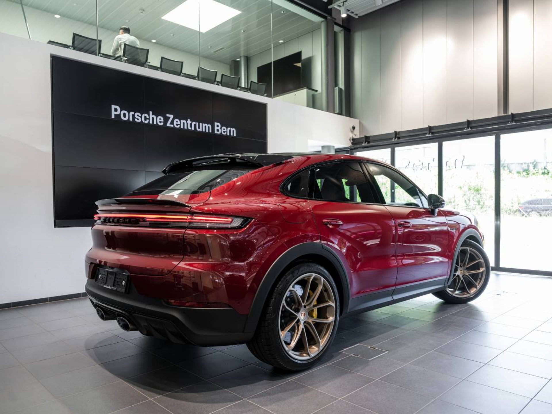 PORSCHE Cayenne Turbo E-Hybrid Coupé mit GT-Paket-showroom-element-2